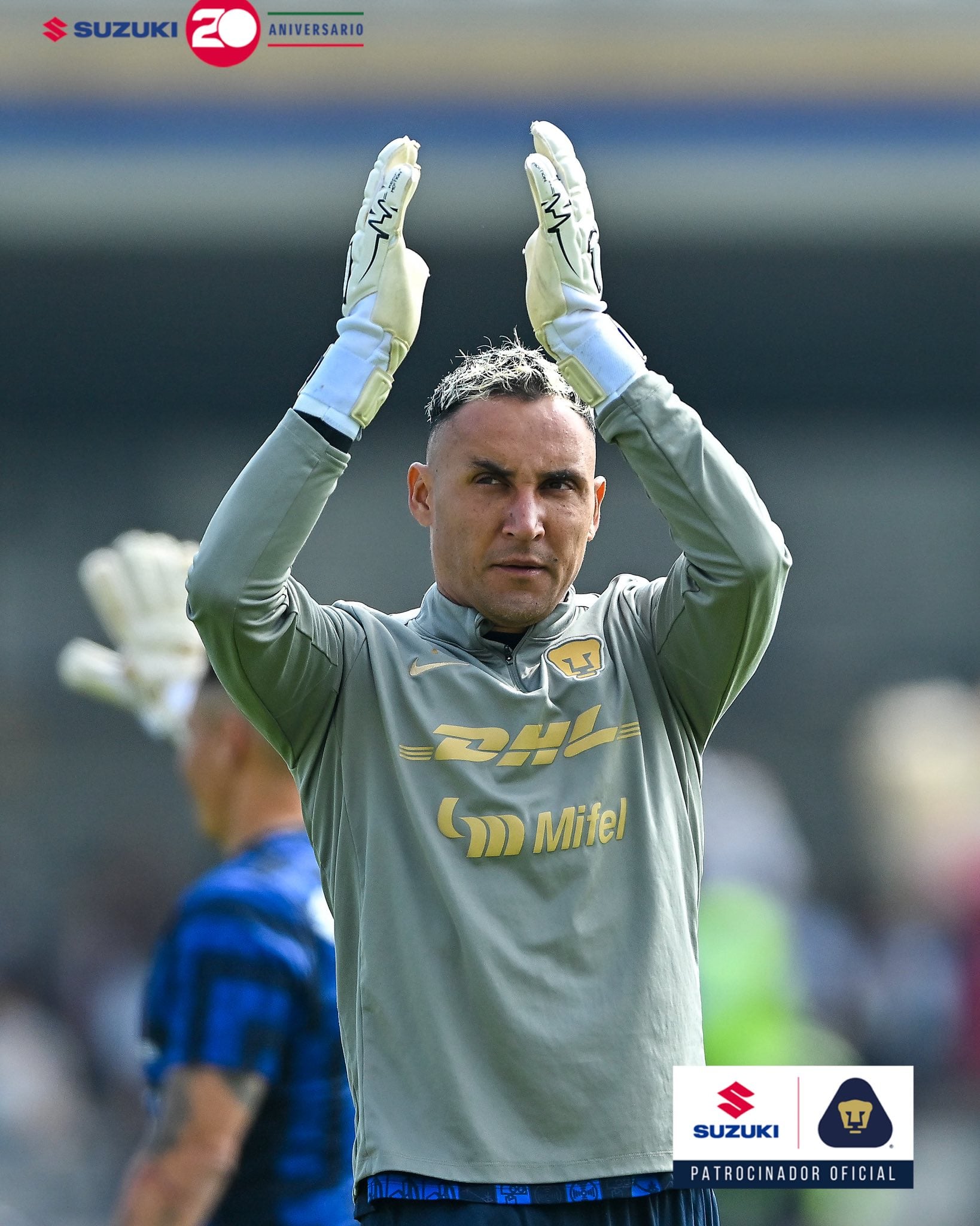 Keylor Navas saludó a la afición de Pumas en el calentamiento del juego contra Querétaro.