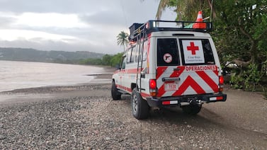 Dos personas mueren ahogadas en Esterillos; un adulto más está desaparecido