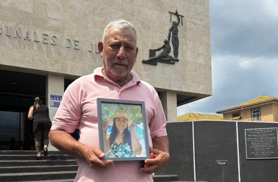 Miguel Ángel López, padre de Selena, acude a los Tribunales de Alajuela al juicio por el femicidio de su hija.