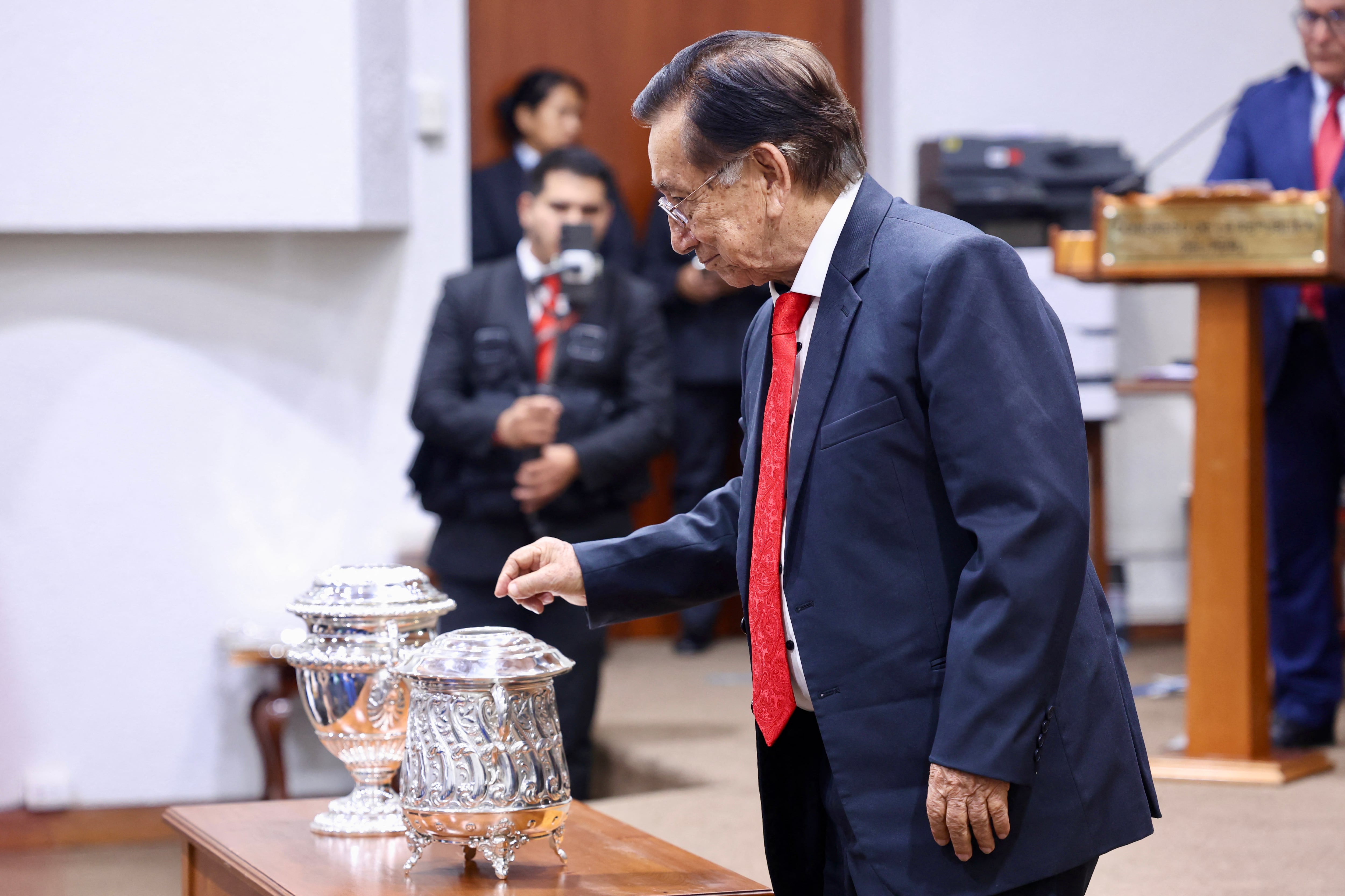 José María Balcazar, nuevo presidente interino de Perú.