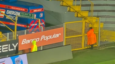 No solo la Selección de Costa Rica se cayó en el segundo tiempo, también el marcador en el estadio