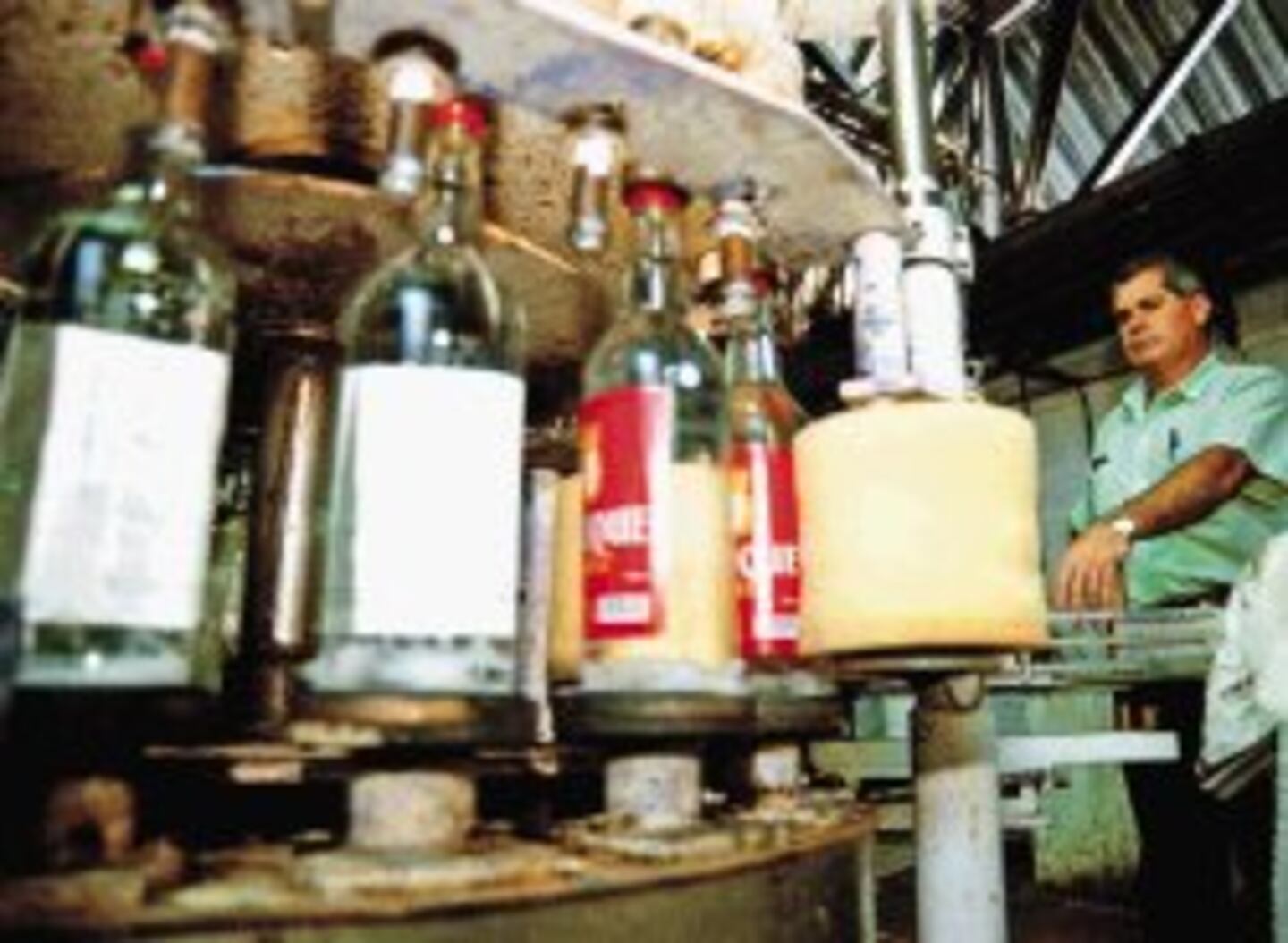 Rige hoy aumento en impuestos a licores | La Nación
