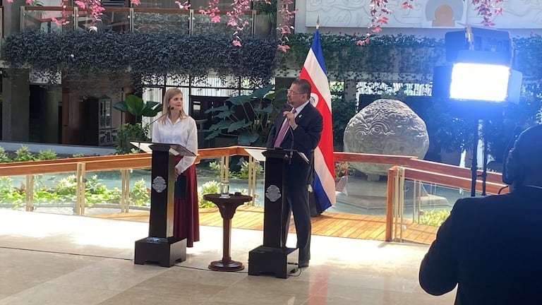 Rodrigo Chaves nombra a la presidenta electa Laura Fernández como su ministra de la Presidencia