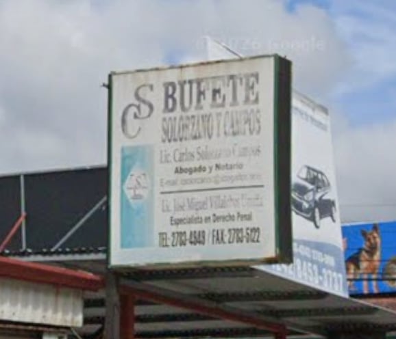 Carlos Manuel Solórzano fue detenido este jueves en Ciudad Neily. El rótulo de su bufete incluía el nombre del diputado electo José Miguel Villalobos.