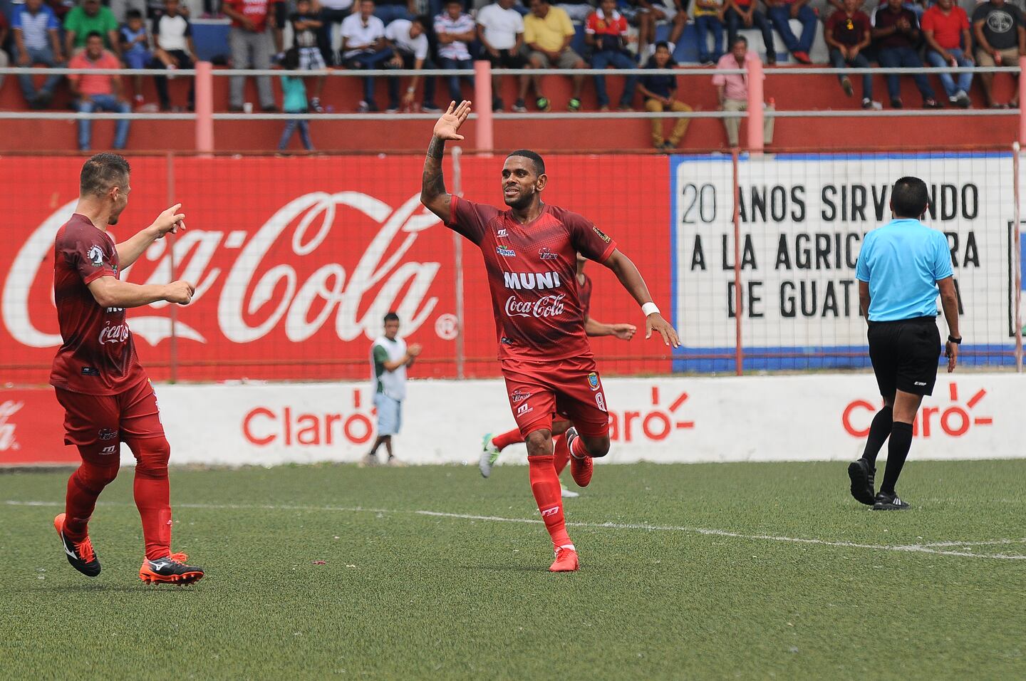A Kenny Cunningham le duele estar lejos de sus hijos y hace lo posible ...