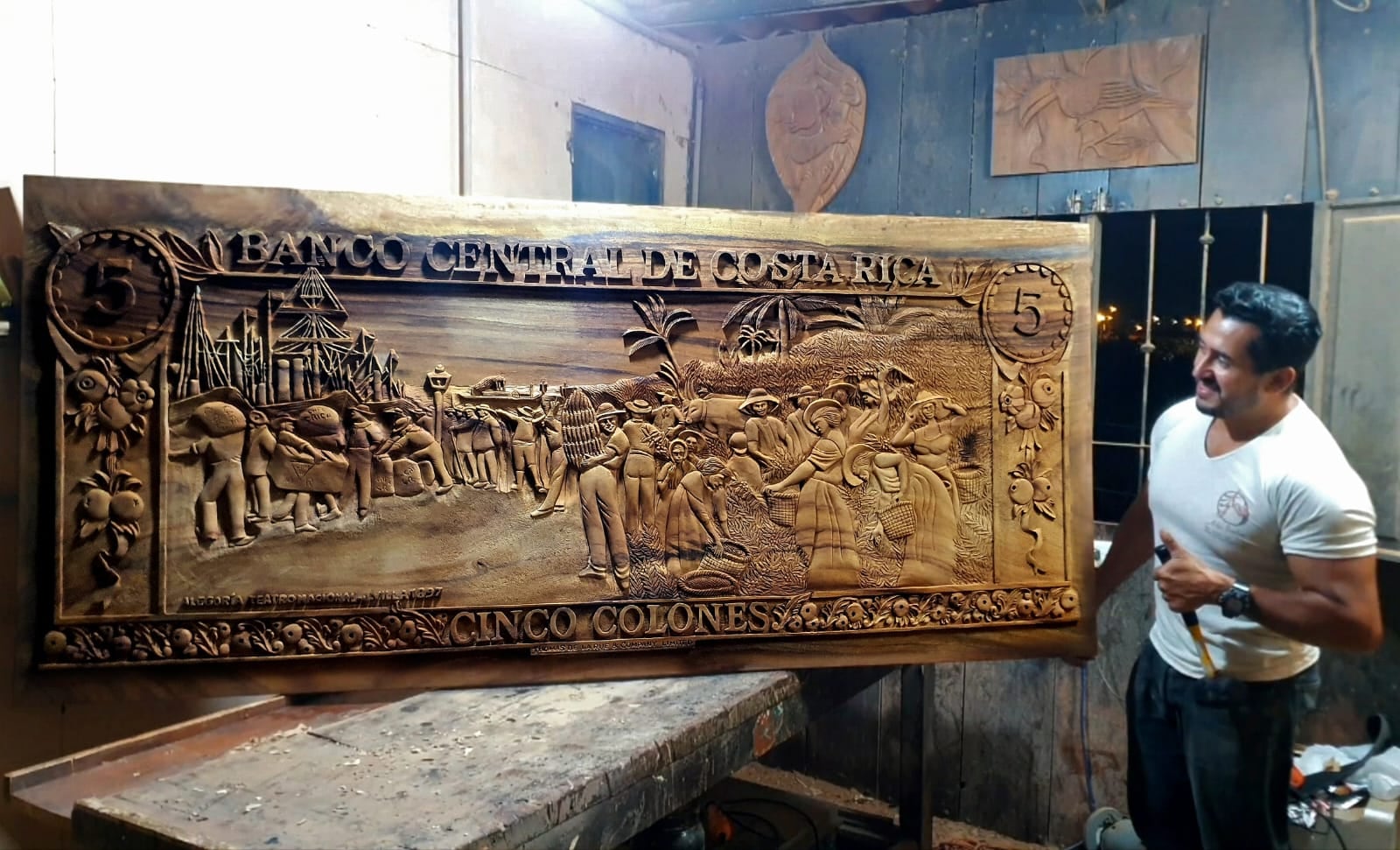 Escultor Jonathan Barrantes