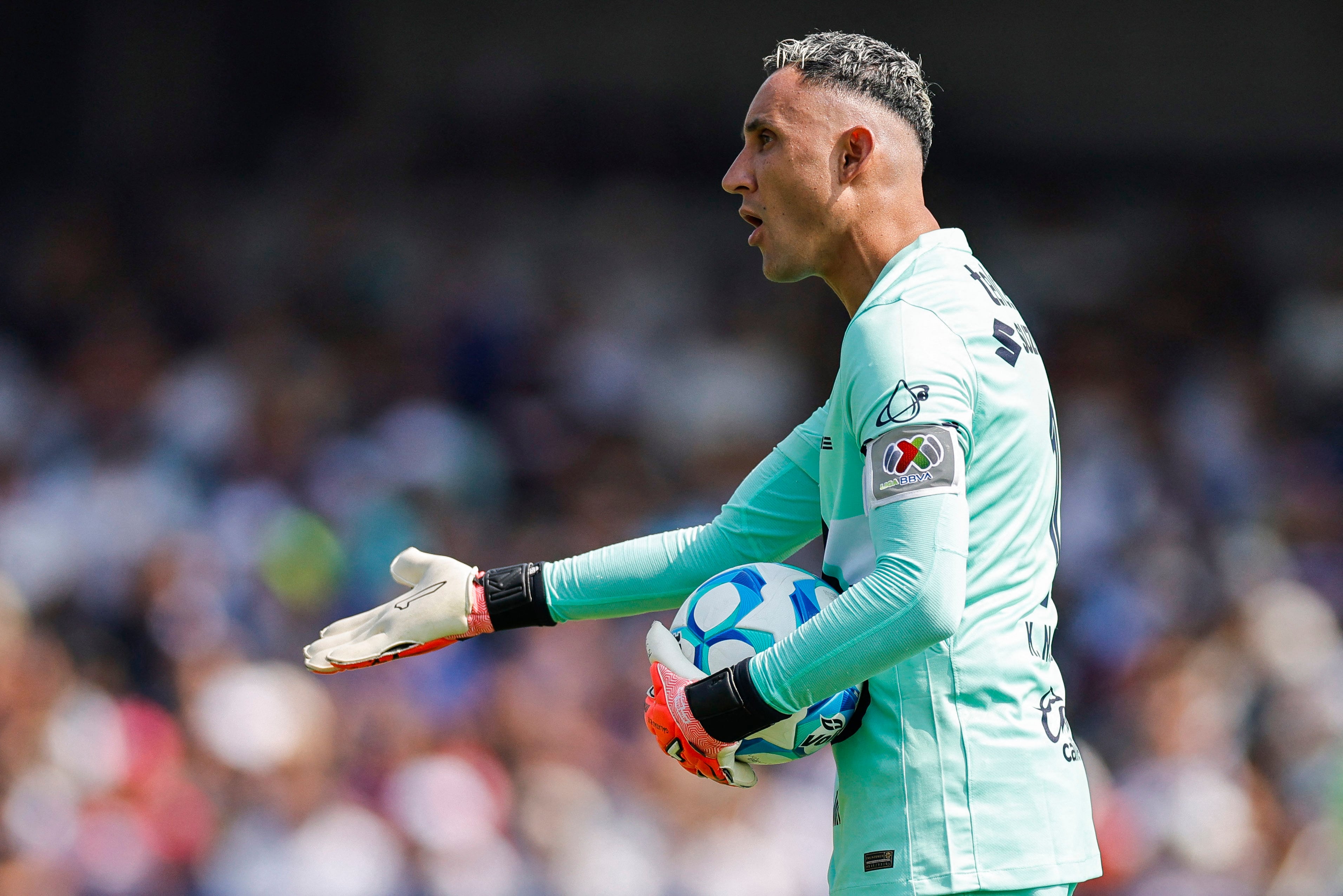 Keylor Navas fue noticia fuera de la cancha por el conflicto con su exempleado. Aquí, en el partido de Pumas el 18 de enero ante León por la Liga MX.