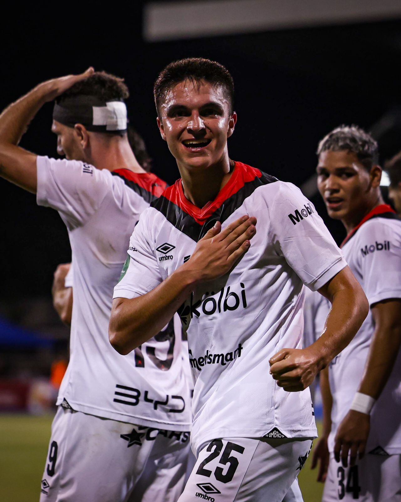 Santiago van der Putten marcó su primer gol en el torneo con Liga Deportiva Alajuelense.