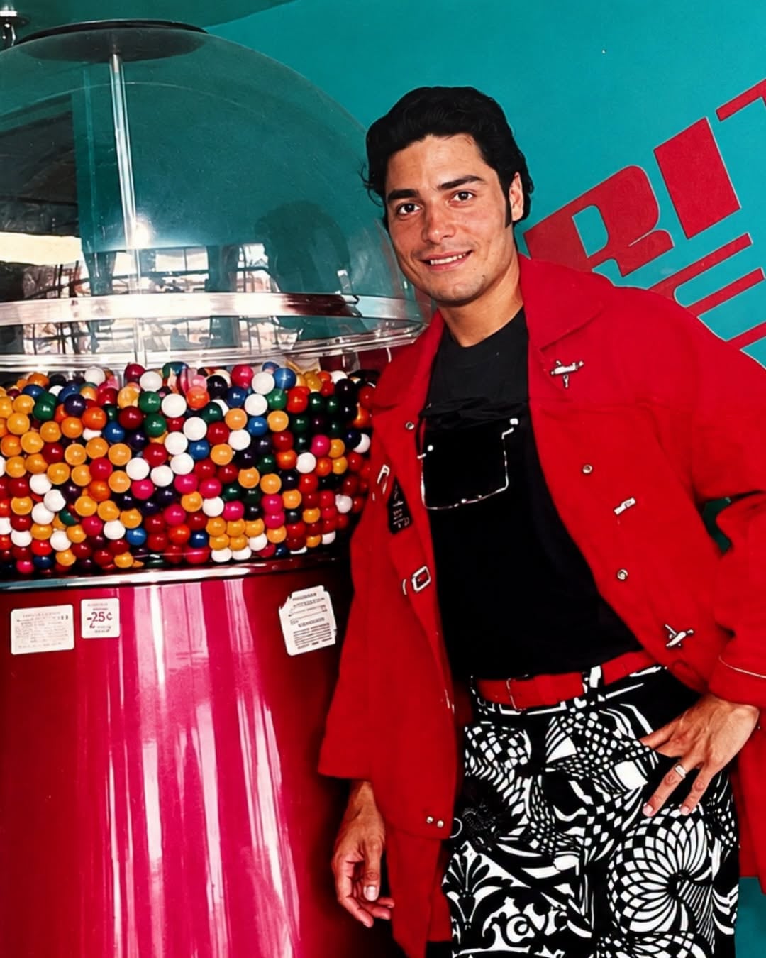 Chayanne recibió miles de piropos en sus redes sociales al sumarse al 'trend de los años 80'.