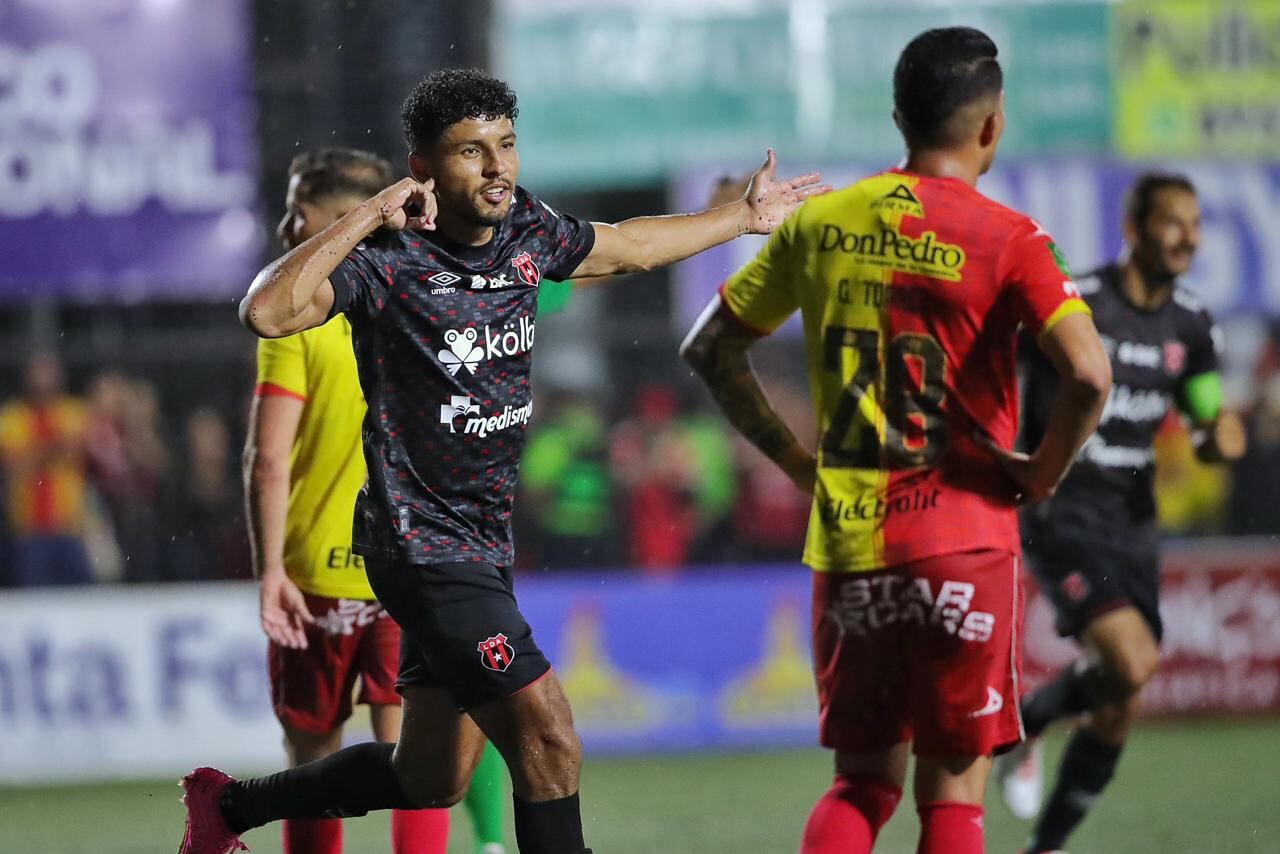 25/08/2023/ Juego entre el Club Sport Herediano vs Liga Deportiva Alajuelense por la jornada 7 del torneo apertura de la Liga Promerica en el estadio Colleya Fonseca / foto John Durán
