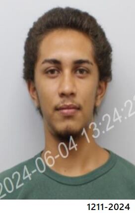 El OIJ busca a este sujeto como sospechoso del homicidio de su compañera sentimental en Guáco,p. Si lo ve avise al 800'8000'645. Foto: OIJ.