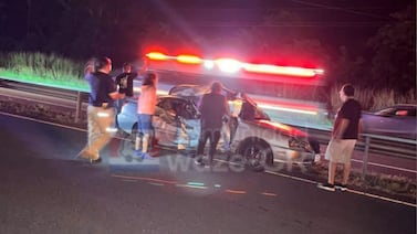 Mujer muere en choque contra camión estacionado en la ruta 27; conductor dio positivo en alcoholemia y fue detenido