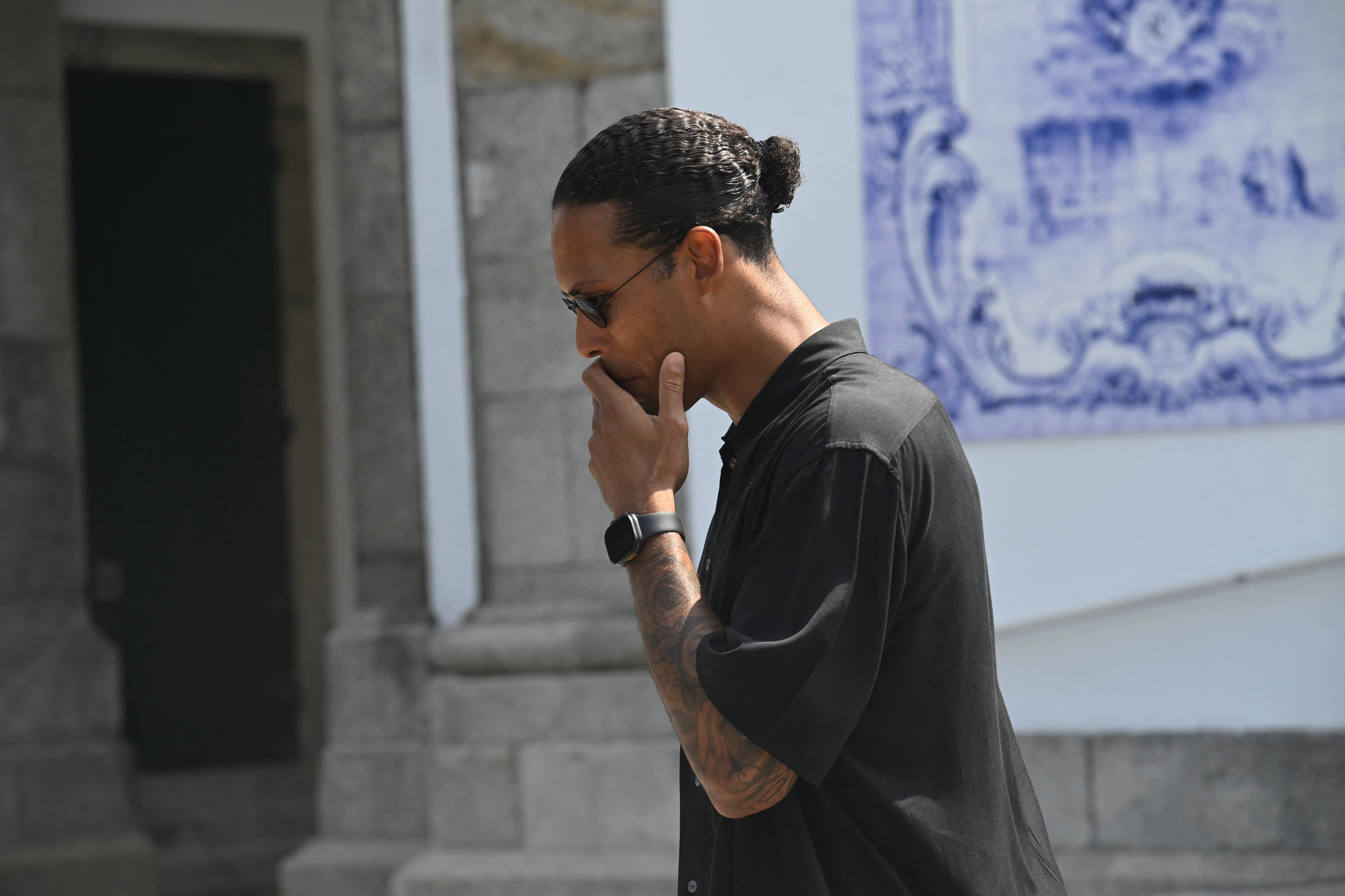 Virgil van Dijk se vio muy afectado.