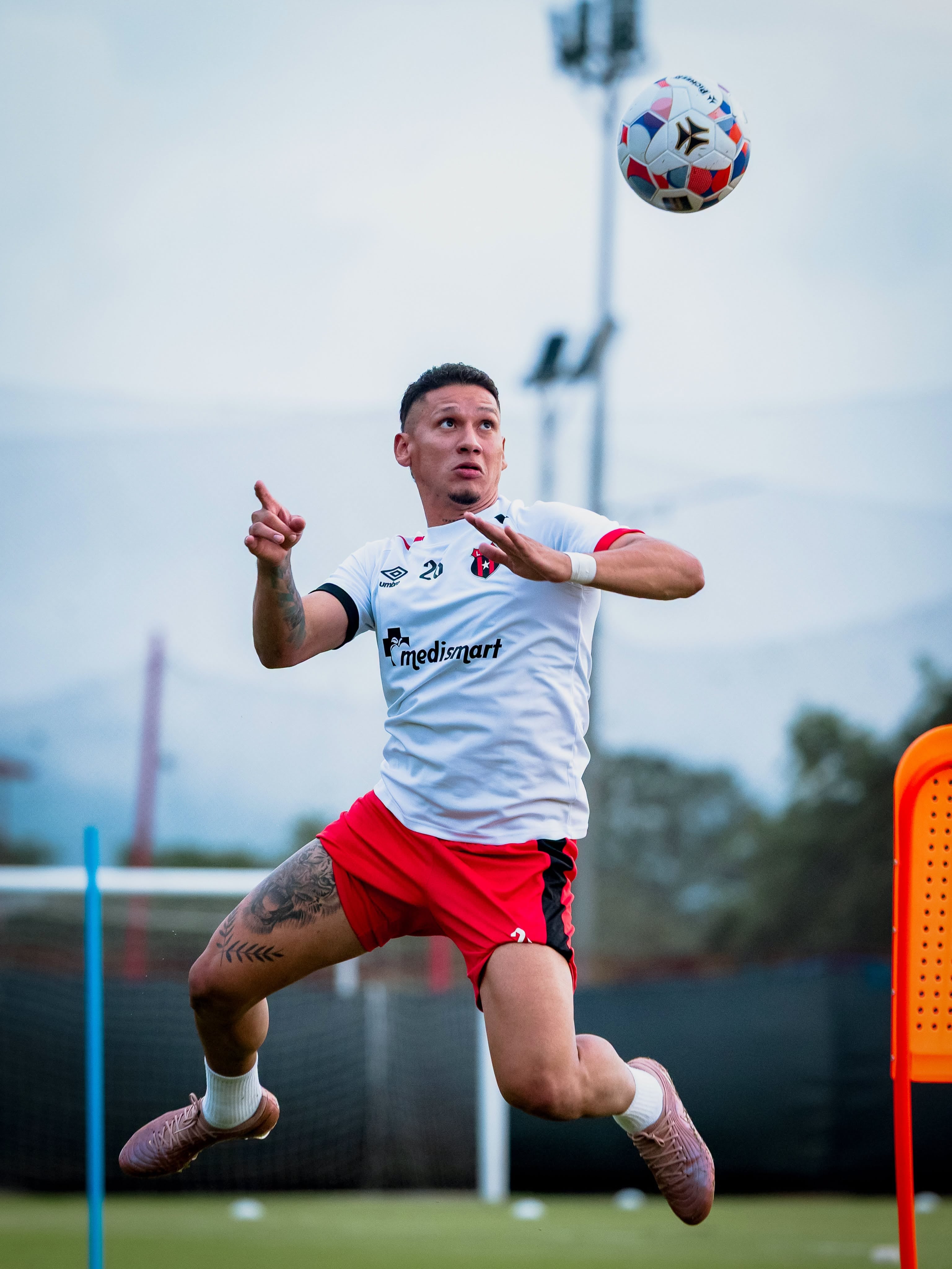 Ismael Rescalvo confirmó que Fernando Piñar ya está 100% recuperado y que entra en convocatoria para el clásico nacional.