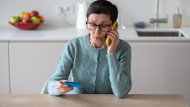 Saber no basta: fraudes digitales están hechos para que usted actúe sin pensar