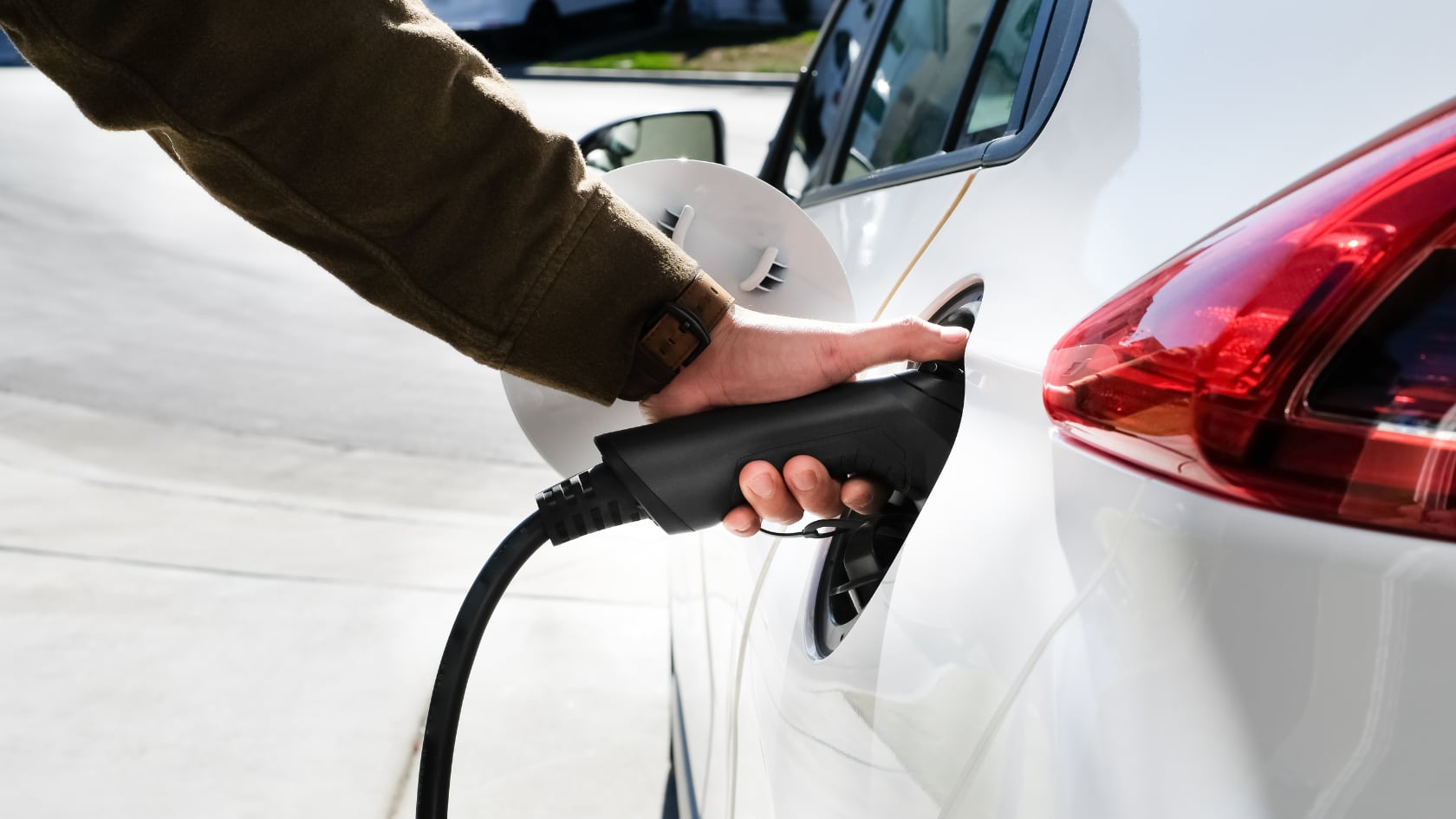 El ICE instala en Costa Rica la primera estación de carga rápida de Centroamérica con seis cargadores eléctricos.