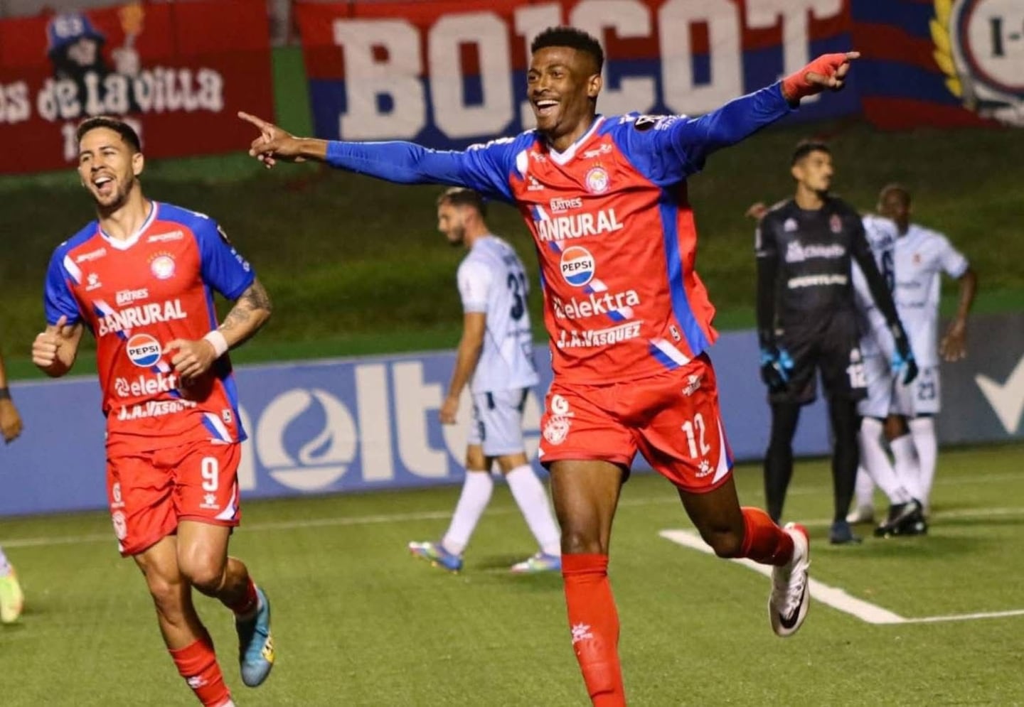 Novela de Derrickson Quirós se complica: no puede volver a su club y pide prueba de paternidad por increíble razón