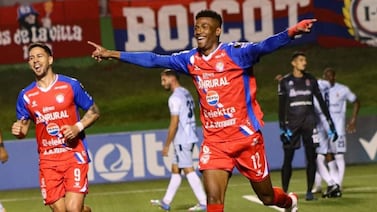 Futbolista Derrickson Quirós sigue sin poder salir del país y queda fuera de su club en el extranjero