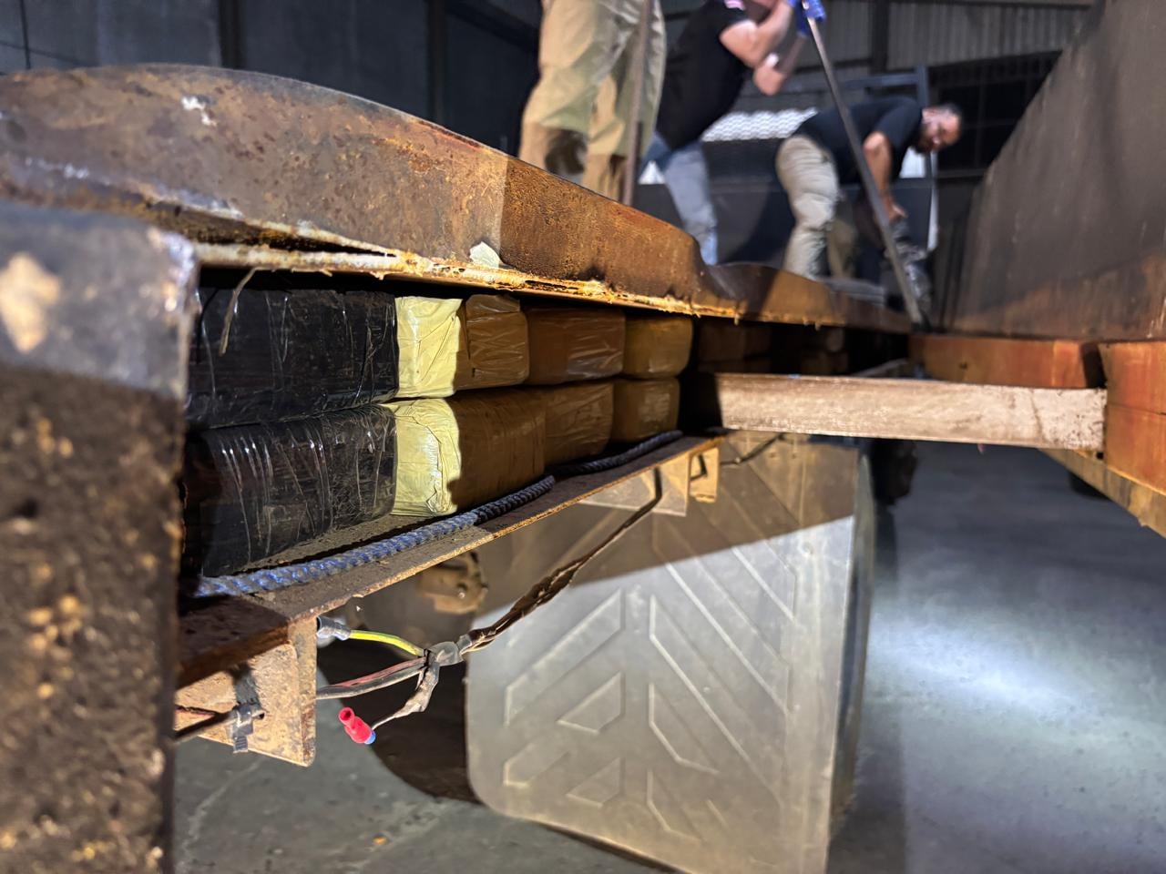 Cargamento de 370 kilos decomisados en doble forro de un camión en Liberia, Guanacaste.