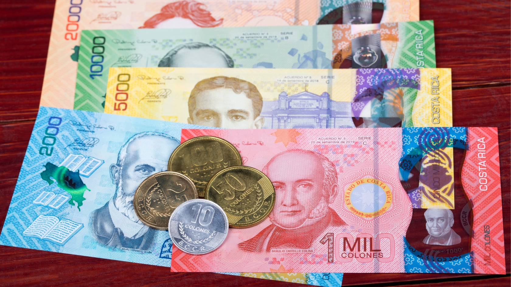 El salario escolar del sector público se pagará en enero de 2026, en un solo tracto y como parte del calendario oficial de Hacienda.