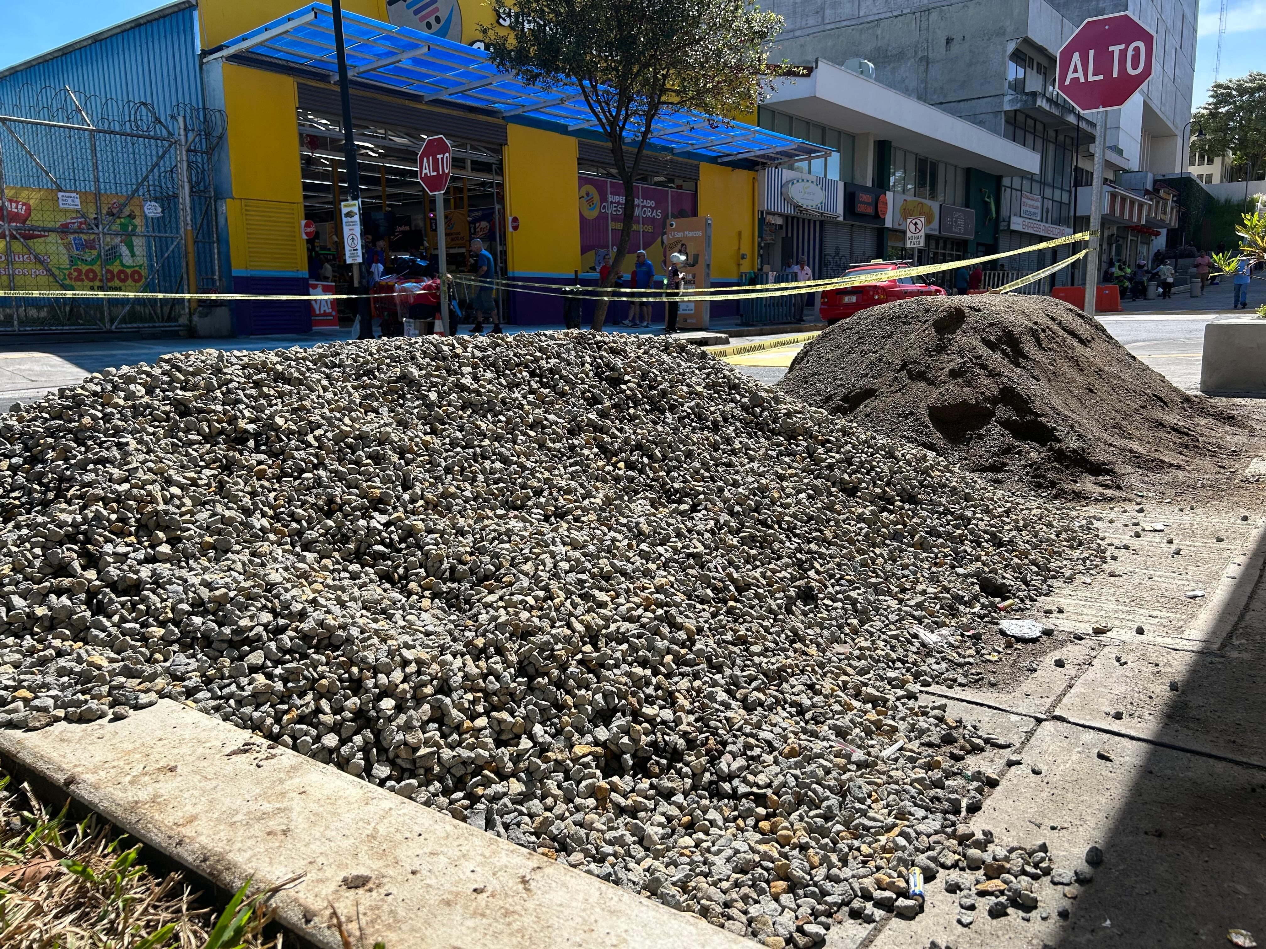 En una visita de La Nación el pasado 12 de agosto, las obras de ampliación del bulevar de la avenida central aún estaban inconclusas.