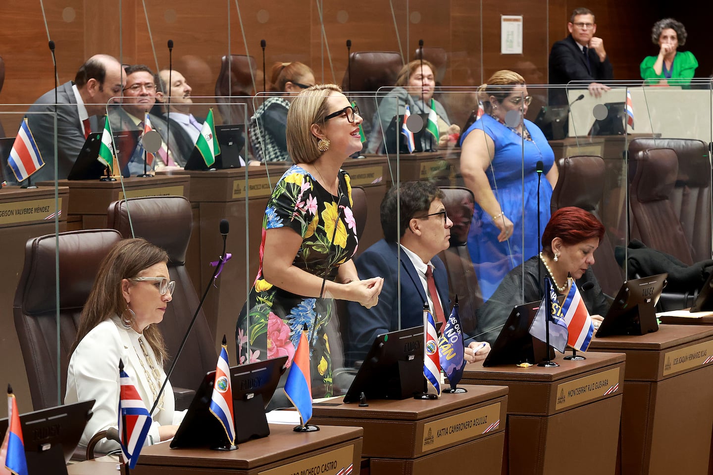 Cinco diputadas asisten a comisión para dar apoyo a Marulin Azofeifa frente a denuncia por presunto abuso sexual de Fabricio Alvarado