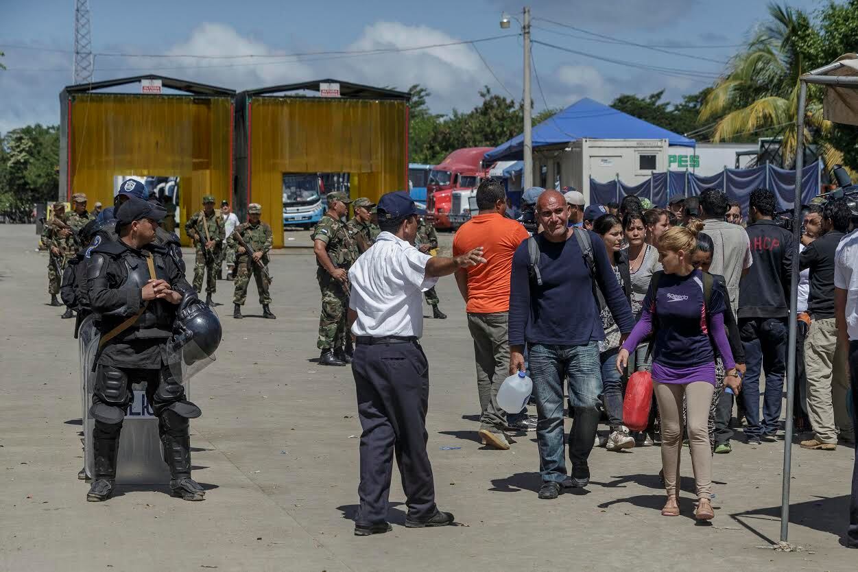 Un grupo de cubanos que en horas de la madrugada salió de Costa Rica hacia Nicaragua de forma ilegal mediante un pago a coyotes, fueron devueltos a territorio costarricense por el Ejército de Nicaragua.