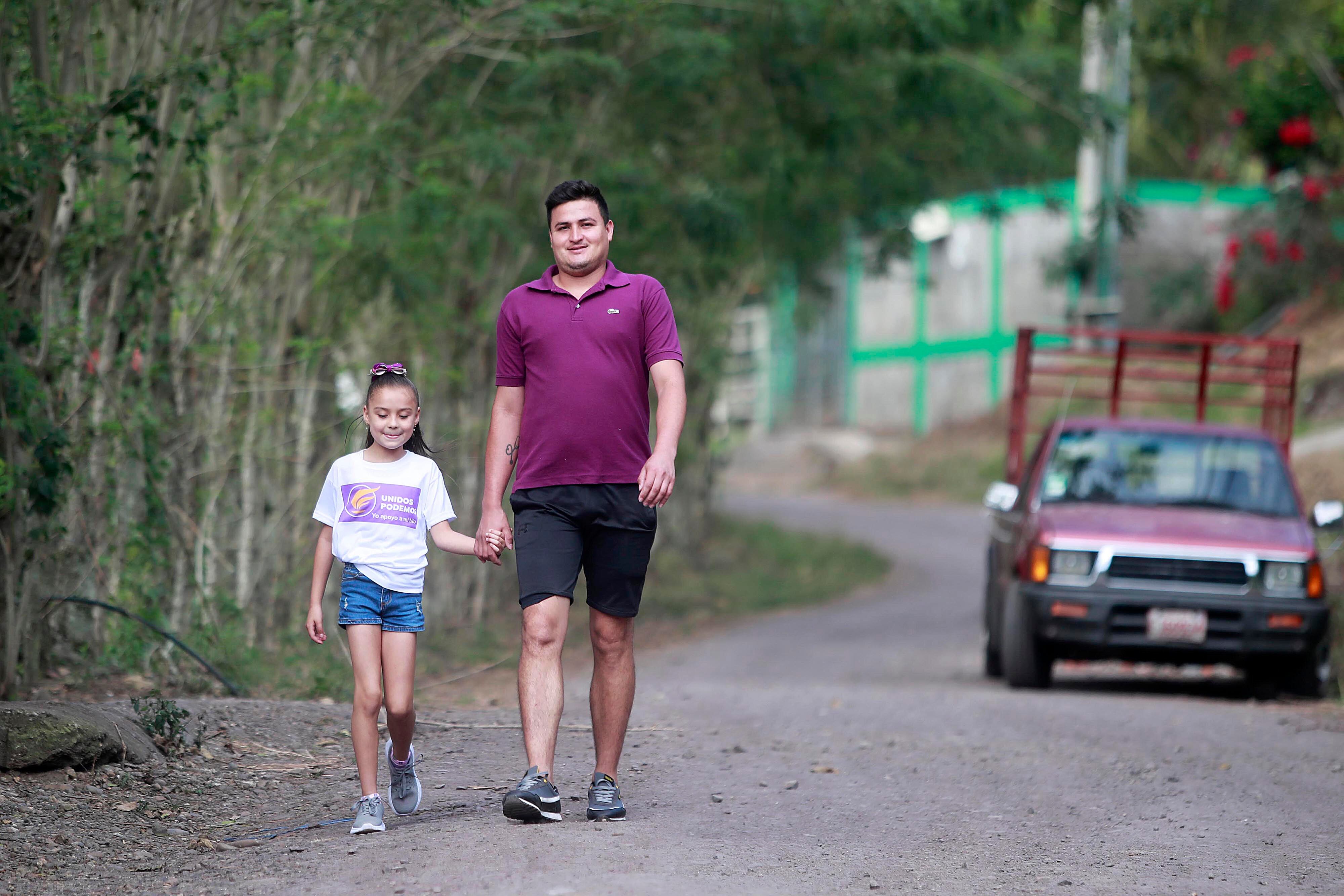 22/01/2024 Ujarrás de Paraíso, Cartago. Con su peculiar nombre inspirado en la serie televisiva El lobo del aire, Estrinferlojoc Segura es candidato a Síndico por el partido Unidos Podemos.