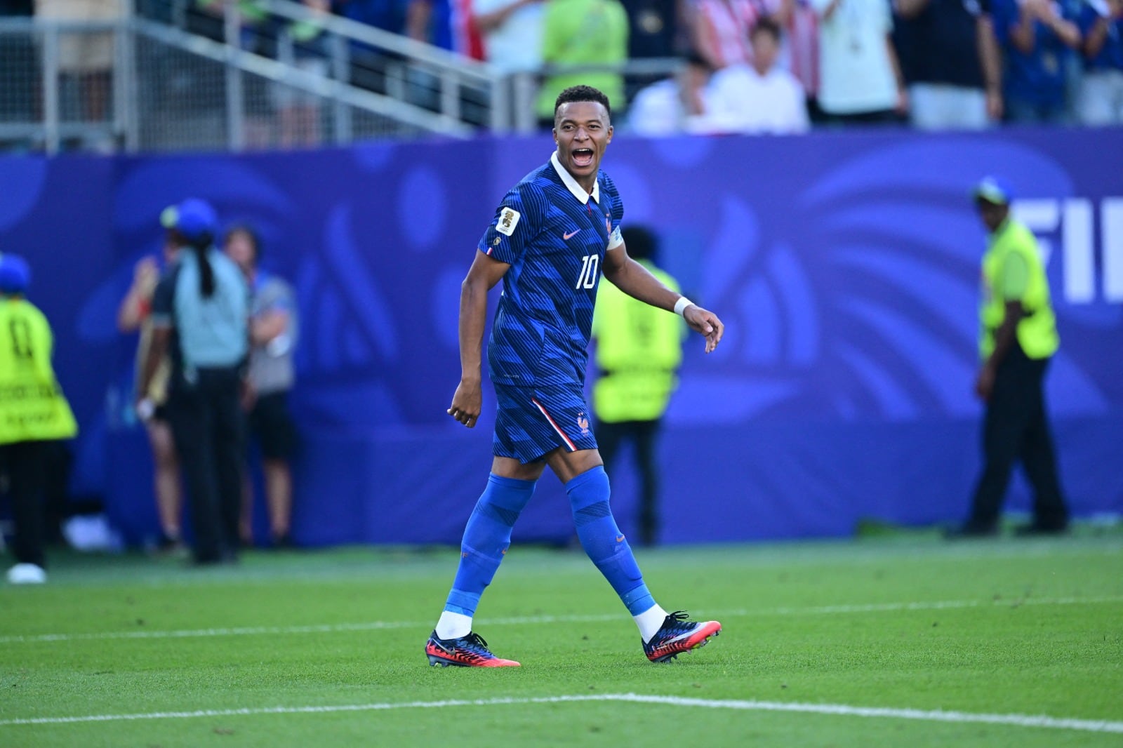 Mbappé se mostró sonriente con el pase de Francia a cuartos de final del Mundial 2026. Luego de ganarle a Paraguay.