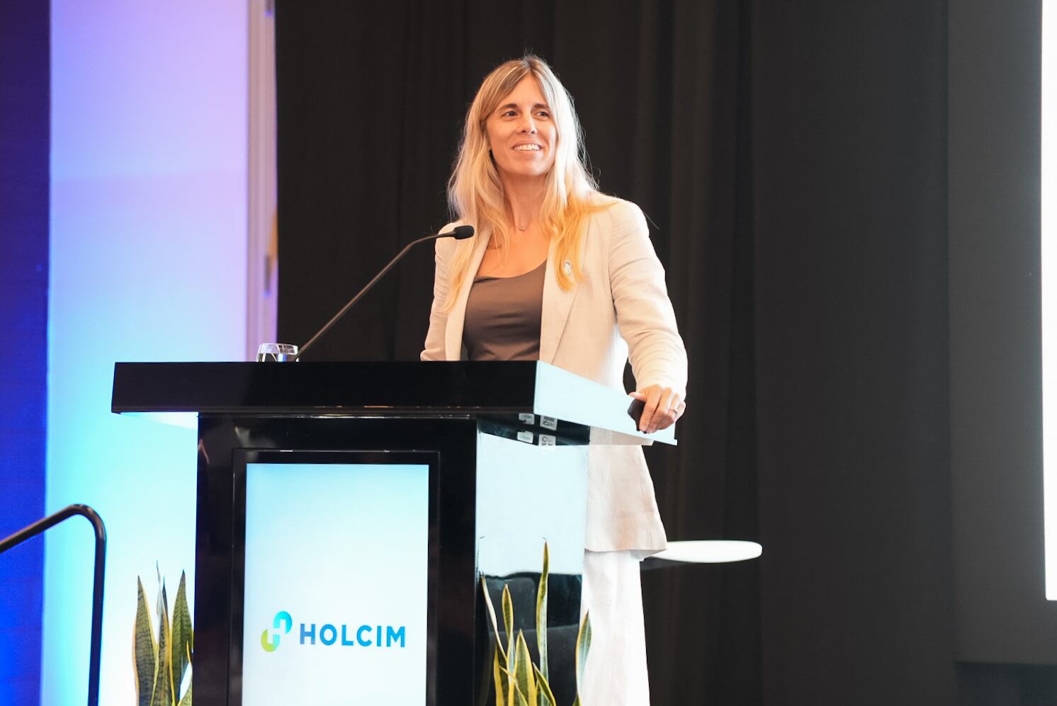 30/01/025. Lab ideas junto a Holcomb. Centro de Convenciones, Heredia. Fotografía: Lilly Arce.