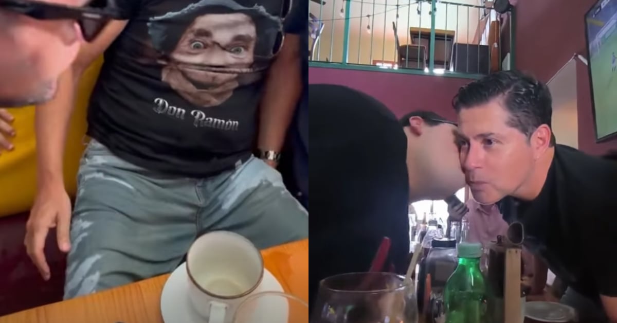 Así quedó el pantalón de Gustavo López luego echarse el café encima tras el beso de su amigo.