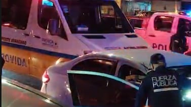 Hombre muere a balazos dentro de vehículo frente a reconocido gimnasio en Hatillo