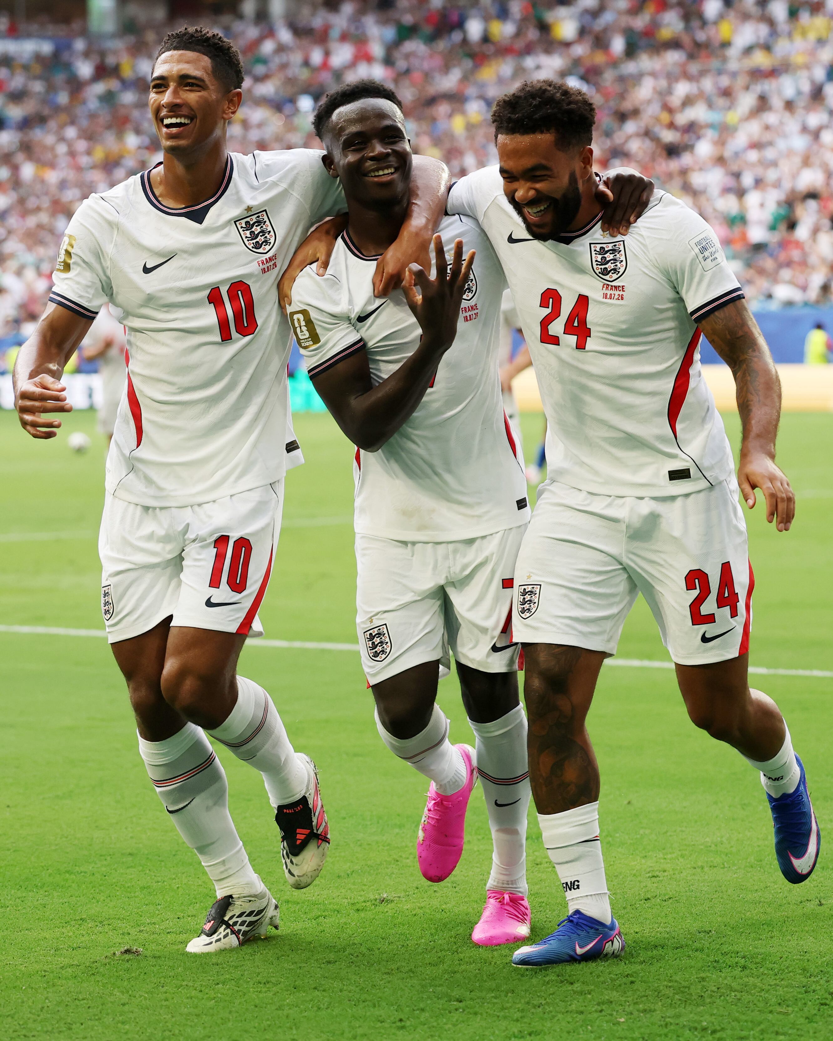 Jude Bellingham le cedió el cobro de penal a Bukayo Saka para que él marcara un triplete en el partido entre Francia e Inglaterra en el Mundial 2026.