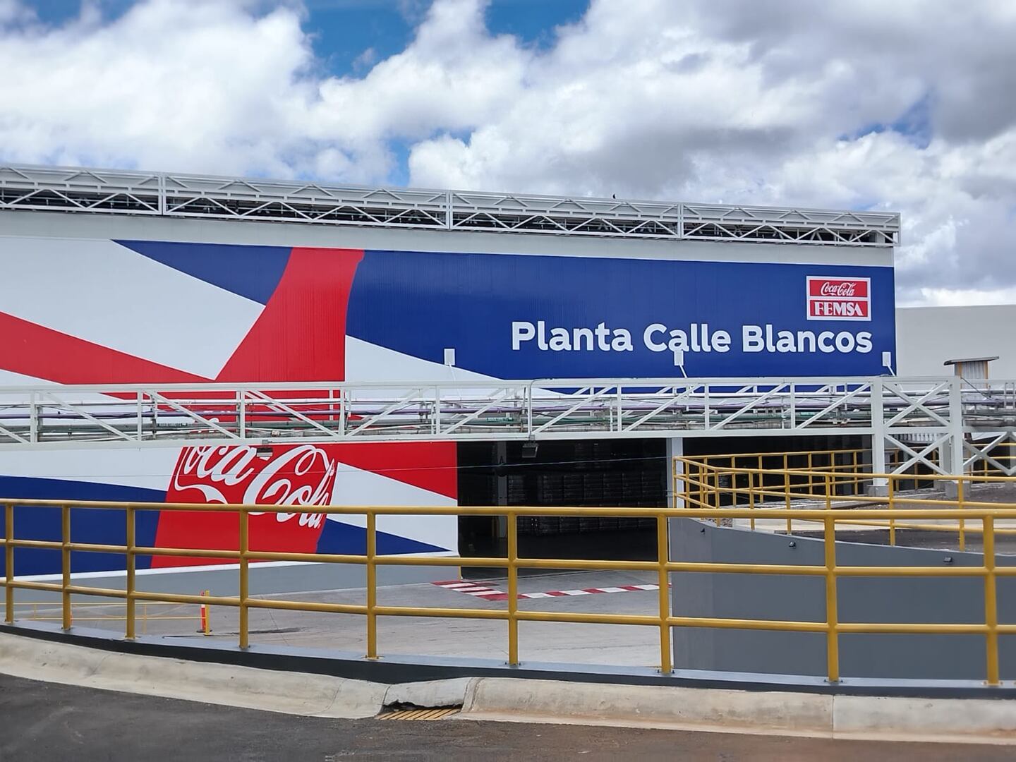 Coca-Cola FEMSA inauguró su nueva línea de producción en la planta de Calle Blancos, en San José.