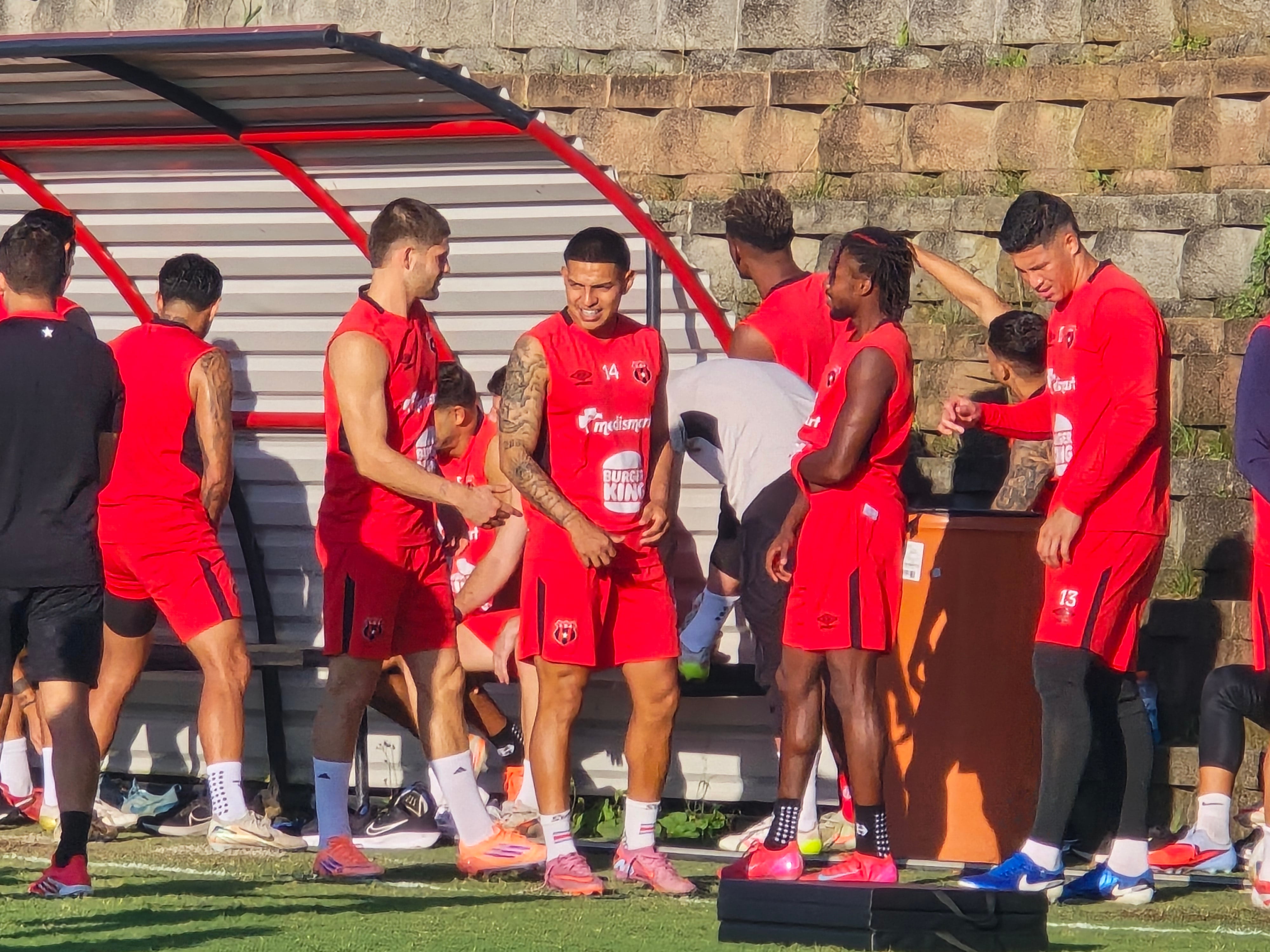 Liga Deportiva Alajuelense se entrenó en el CAR el día previo al inicio de la final de la Copa Centroamericana de Concacaf contra Xelajú.
