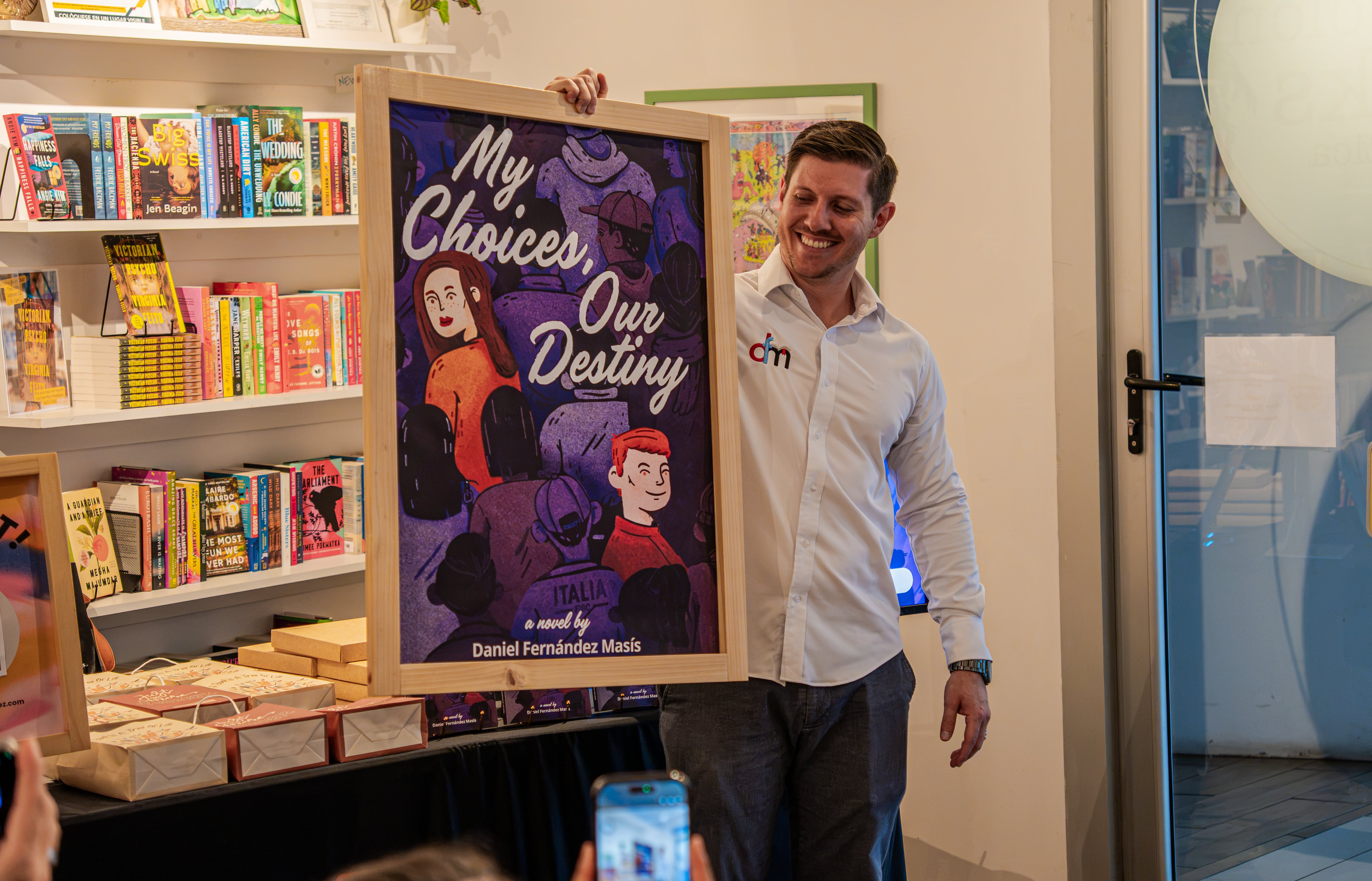 Esta es la portada del nuevo libro de Daniel Fernández, titulado 'My Choices, Our Destiny'.