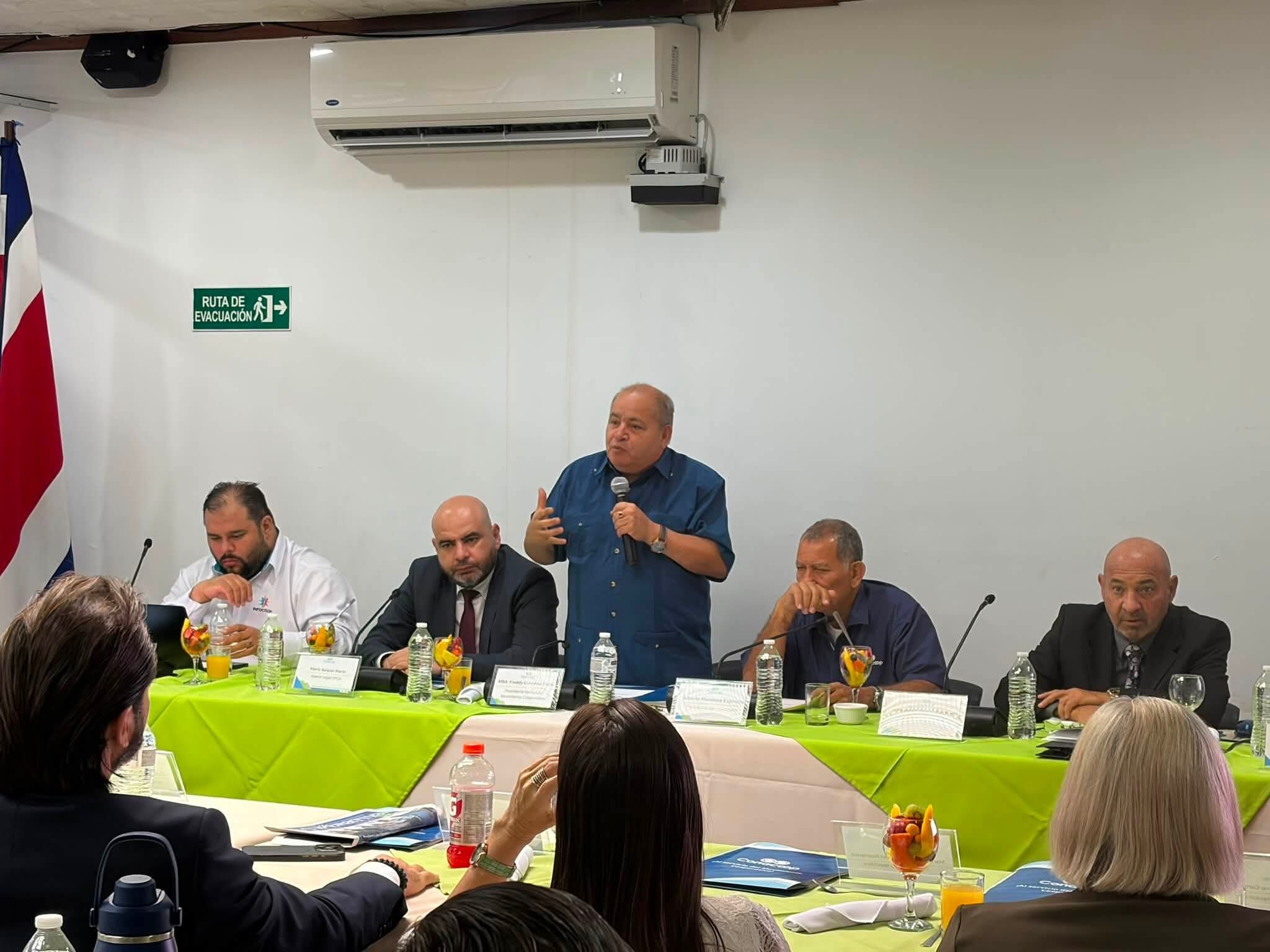 El movimiento cooperativo y representantes de la Asamblea Legislativa participan en la firma de un importante proyecto de ley que busca fortalecer al sector cooperativo y continuar impulsando su aporte al desarrollo de Costa Rica.