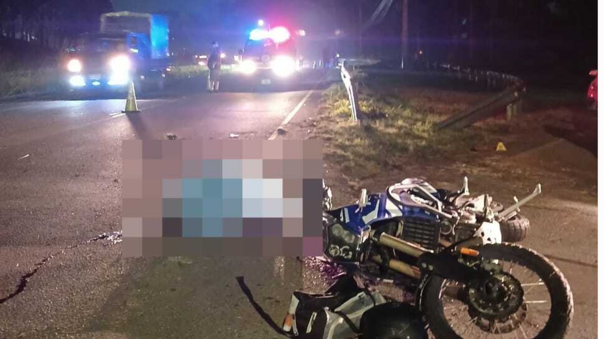 Un motociclista fallece tras derrapar, la madrugada de este lunes.