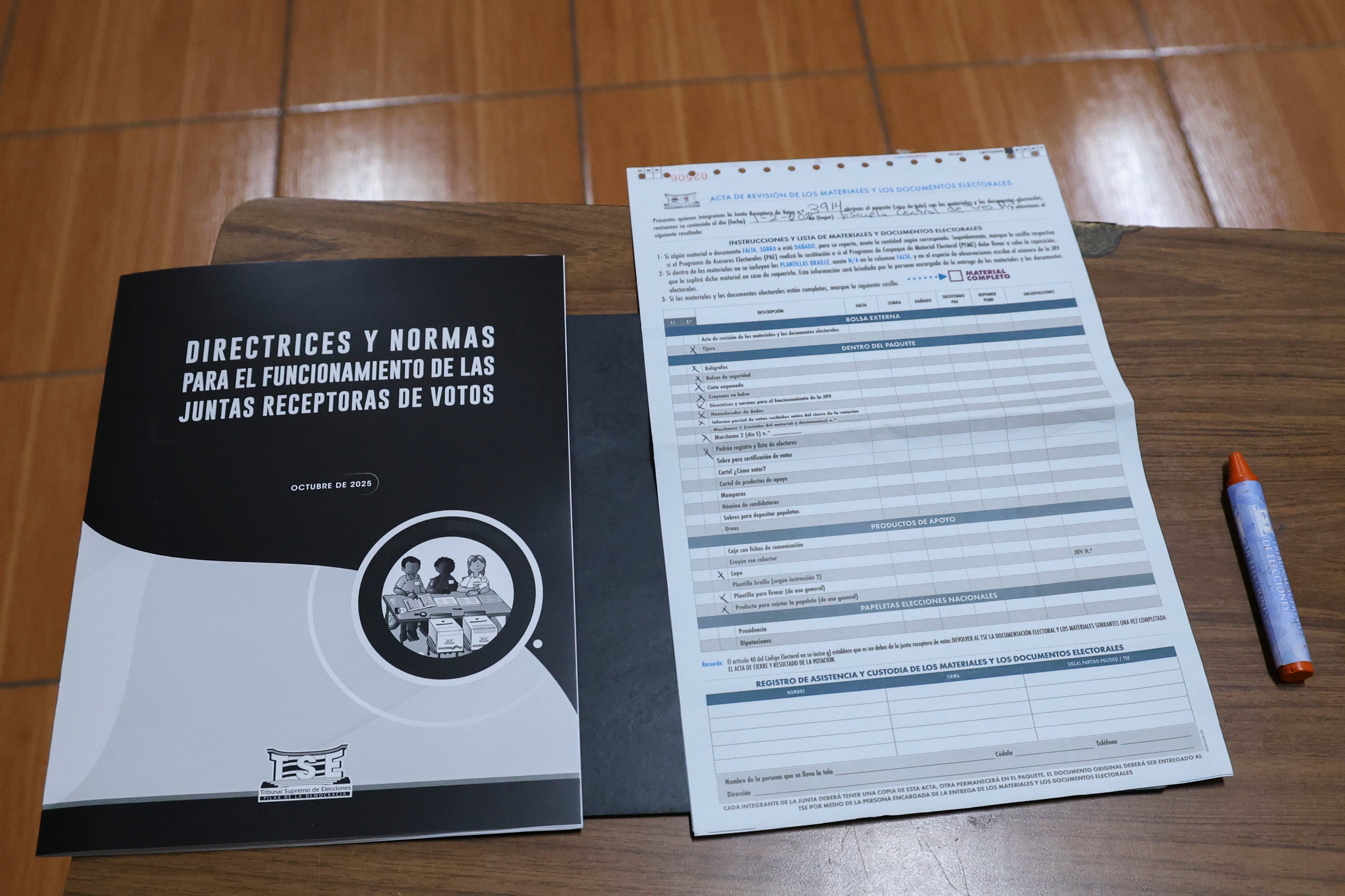 Este es el instructivo del Tribunal Supremo de Elecciones para la organización correcta de la mesa de votación.