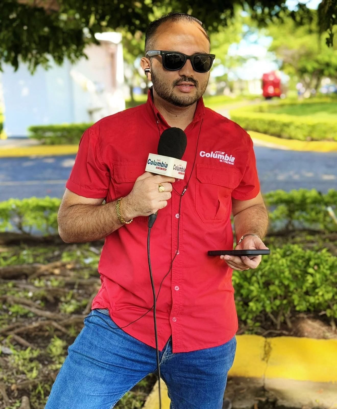 Anthony Porras tiene doce años de trabajar en la radio con Columbia.