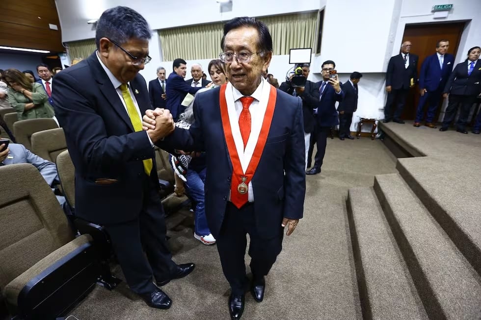 El izquierdista José María Balcázar fue elegido el miércoles como jefe del Congreso peruano y, por tanto, asumió automáticamente la presidencia del país de forma interina, un día después de que su antecesor José Jerí fuera destituido bajo acusaciones de corrupción