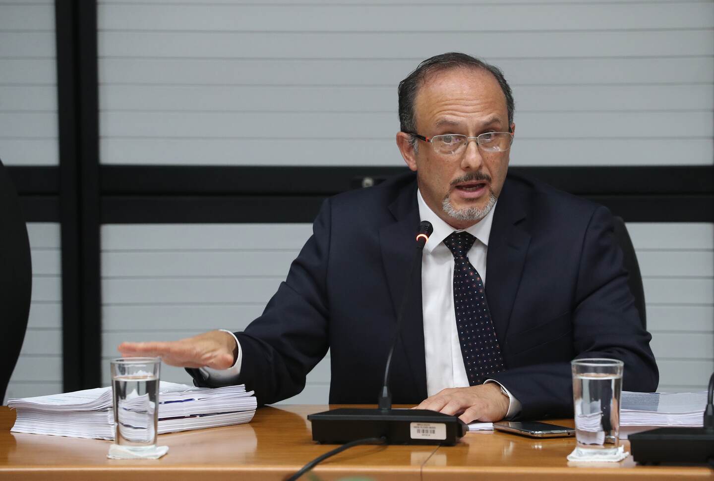 El exdirector de Aduanas Benito Coghi aportó a la Comisión Investigadora de Créditos Bancarios las copias de los correos en que funcionarios de esa entidad documentaron las amenazas de Juan Carlos Bolaños.