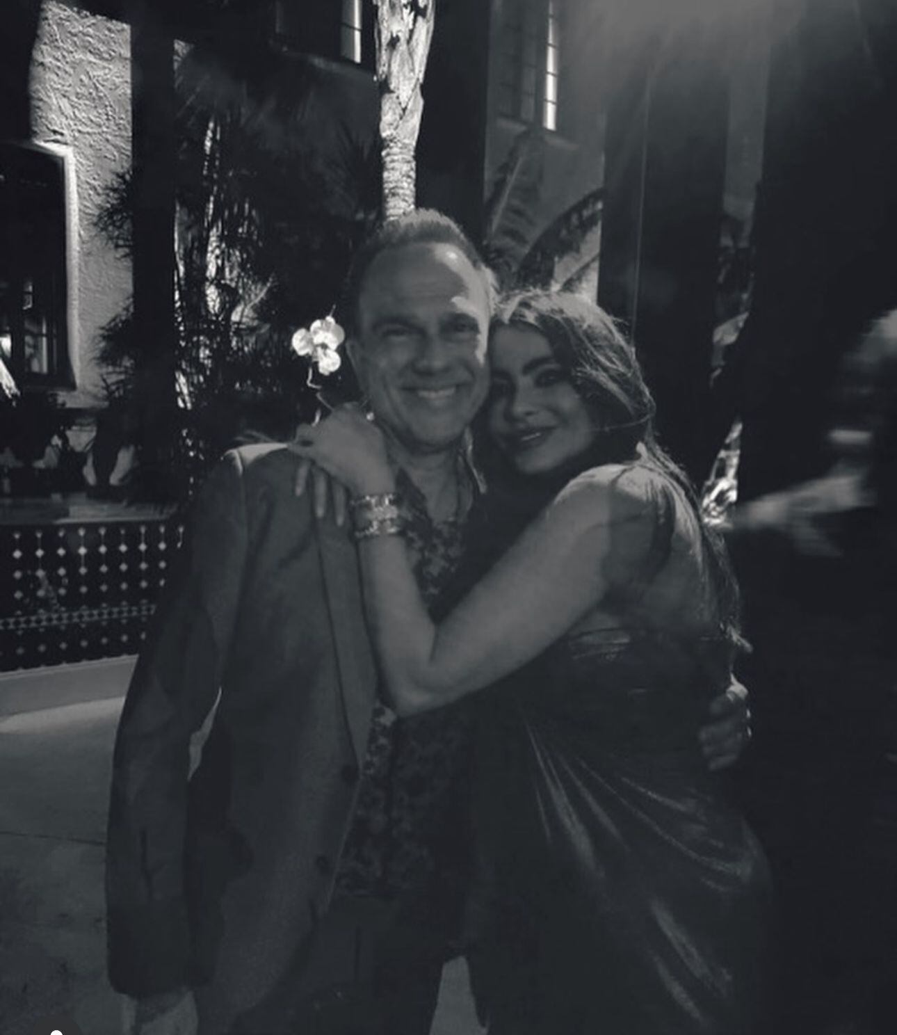 Carlos Rafael Rivera no suele conocer al elenco de las producciones que musicaliza, pero pudo encontrarse con Sofía Vergara en la premier de 'Griselda' en Miami. Foto: Cortesía