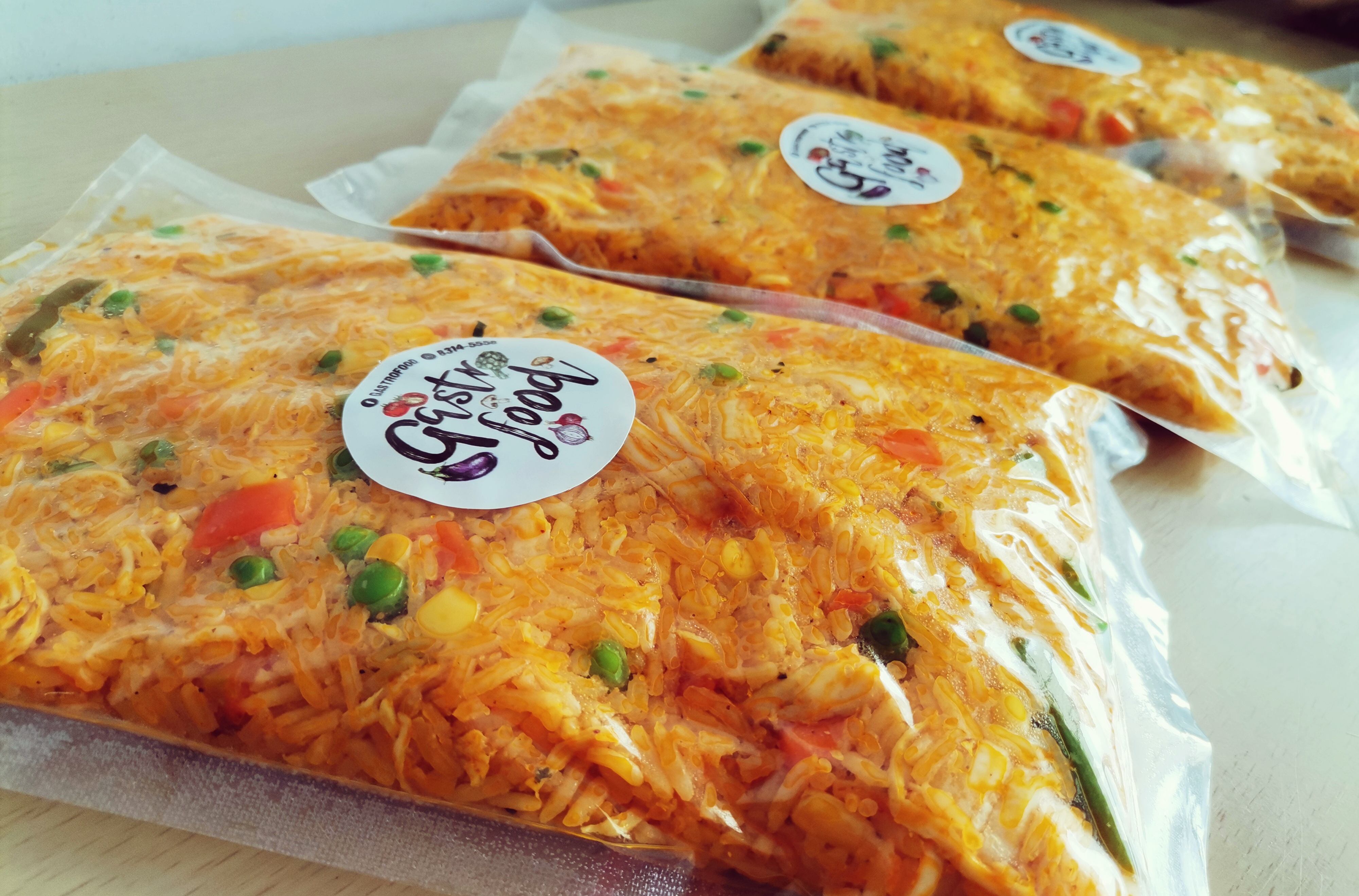 Imágen de arroz con pollo congelado que elabora el emprendimiento Gastrofoods.