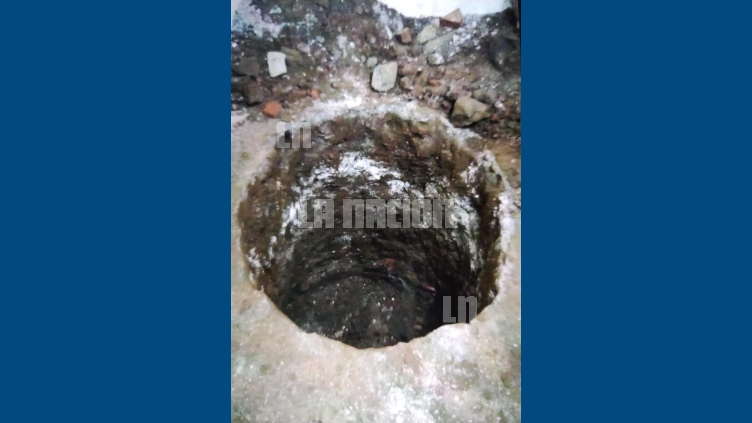 Fosa del bar de Heredia donde metieron a primos asesinados. Foto: Cortesía para La Nación