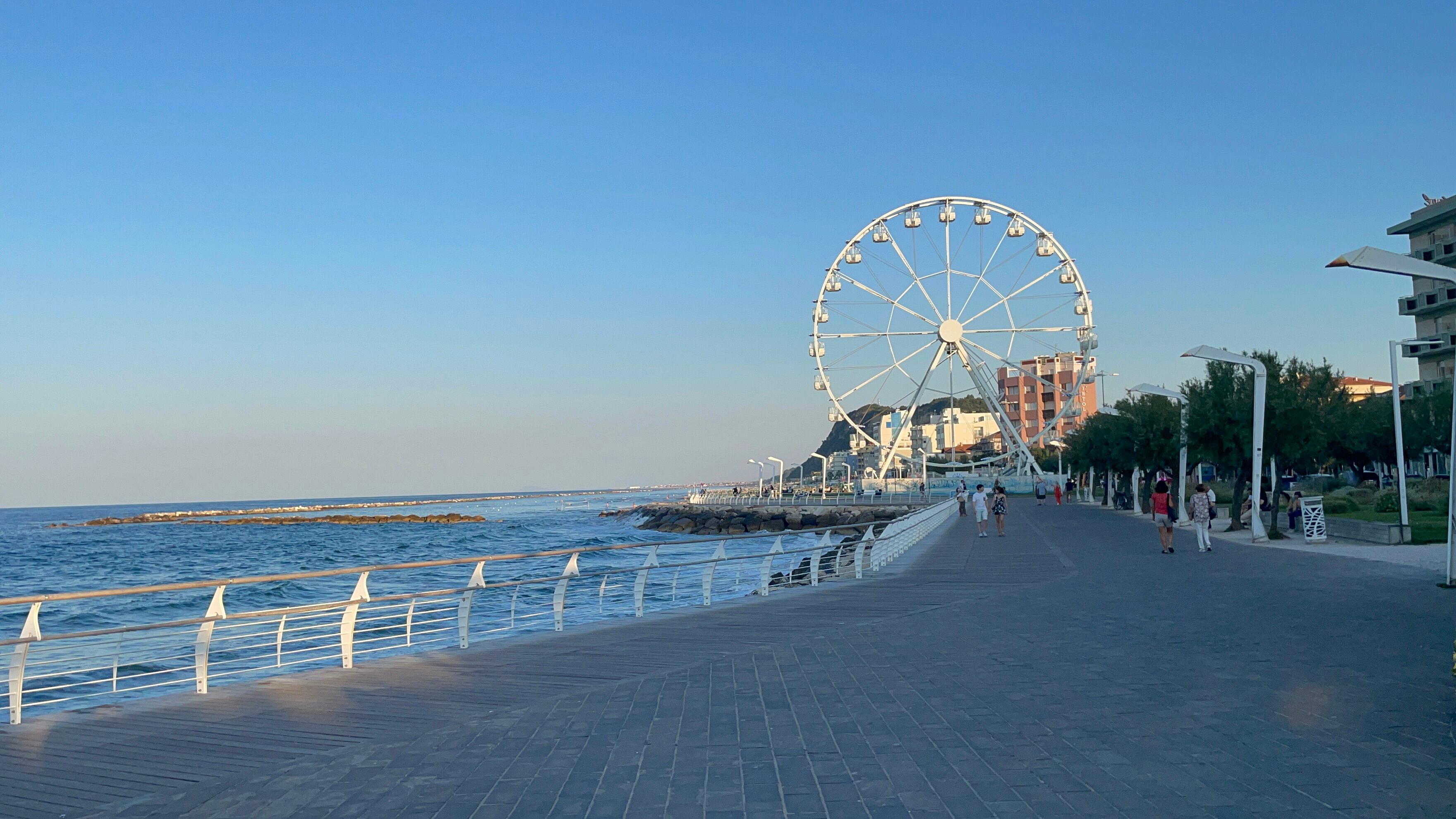 Pésaro destaca por tener siete kilómetros de playa.