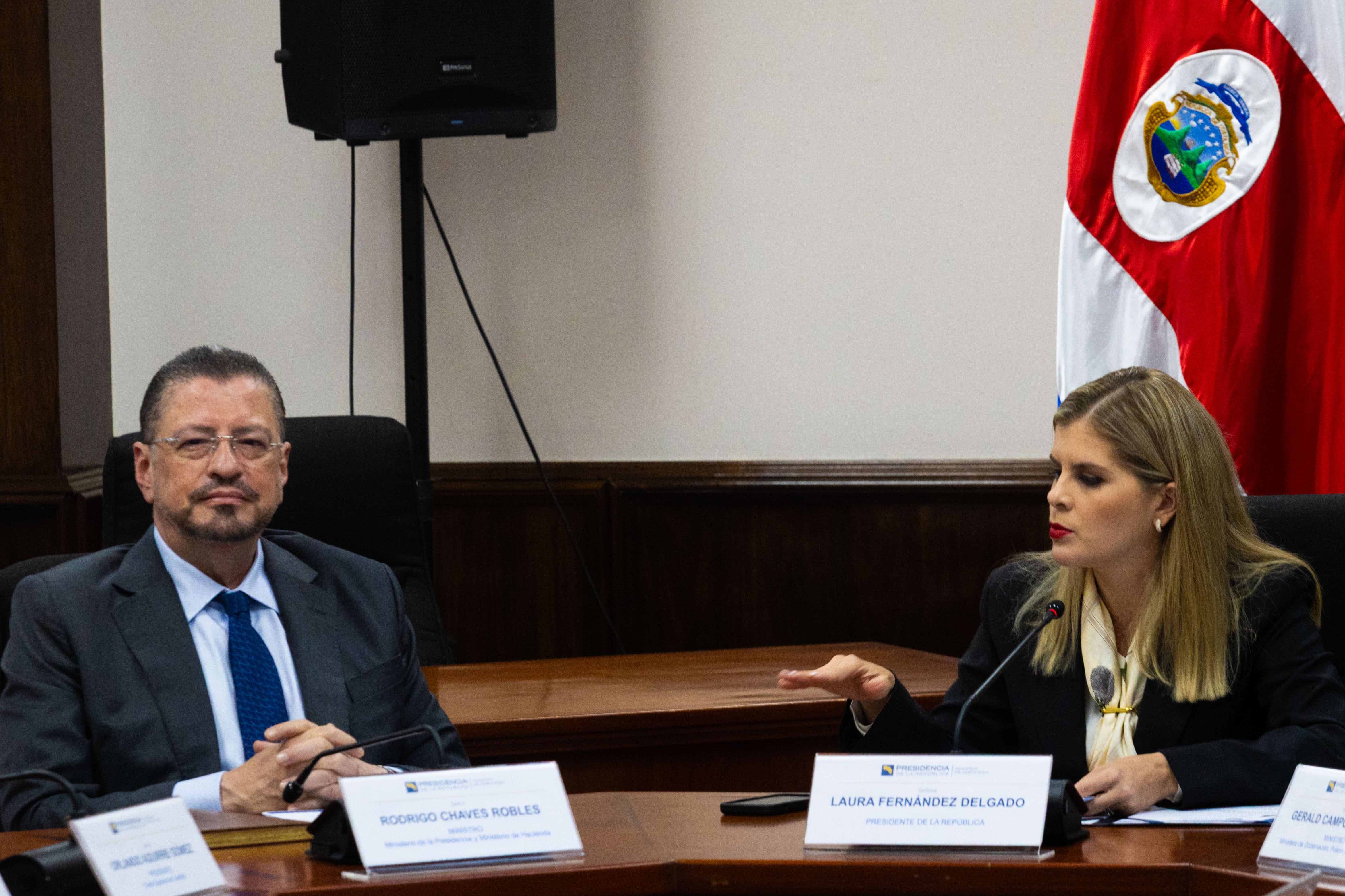 Los jerarcas del Poder Judicial y Laura Fernández se reunieron en casa presidencial. Laura Fernández, Orlando Aguirre, Patricia Solano, Carlo Díaz, Michael Soto, Fernando Castillo y Rodrigo Fernández.