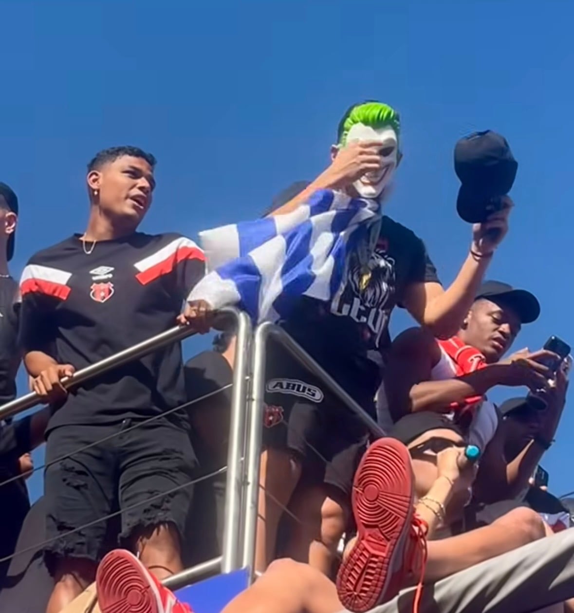 Washington Ortega se puso una máscara que dio mucho de qué hablar.