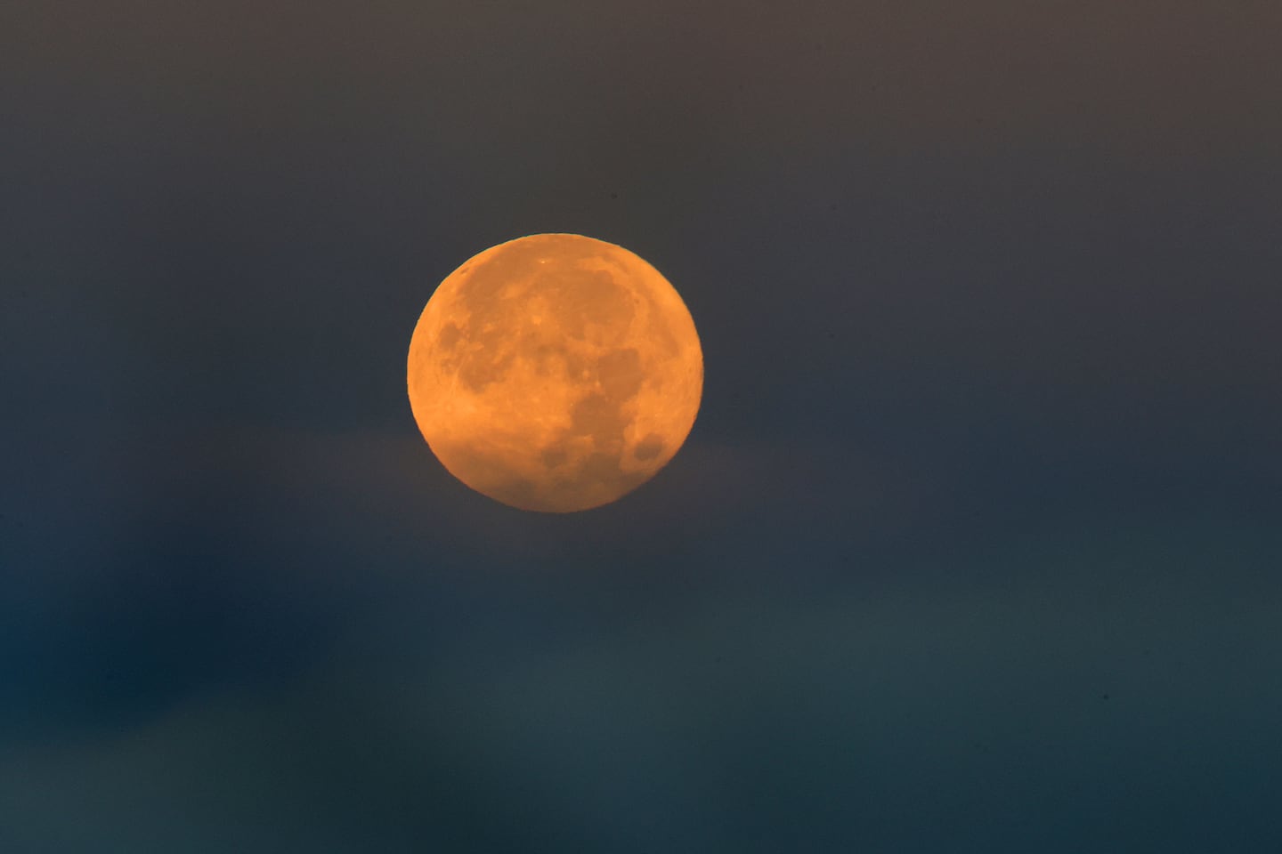 ¿Por qué la NASA planea provocar fuego en la Luna?