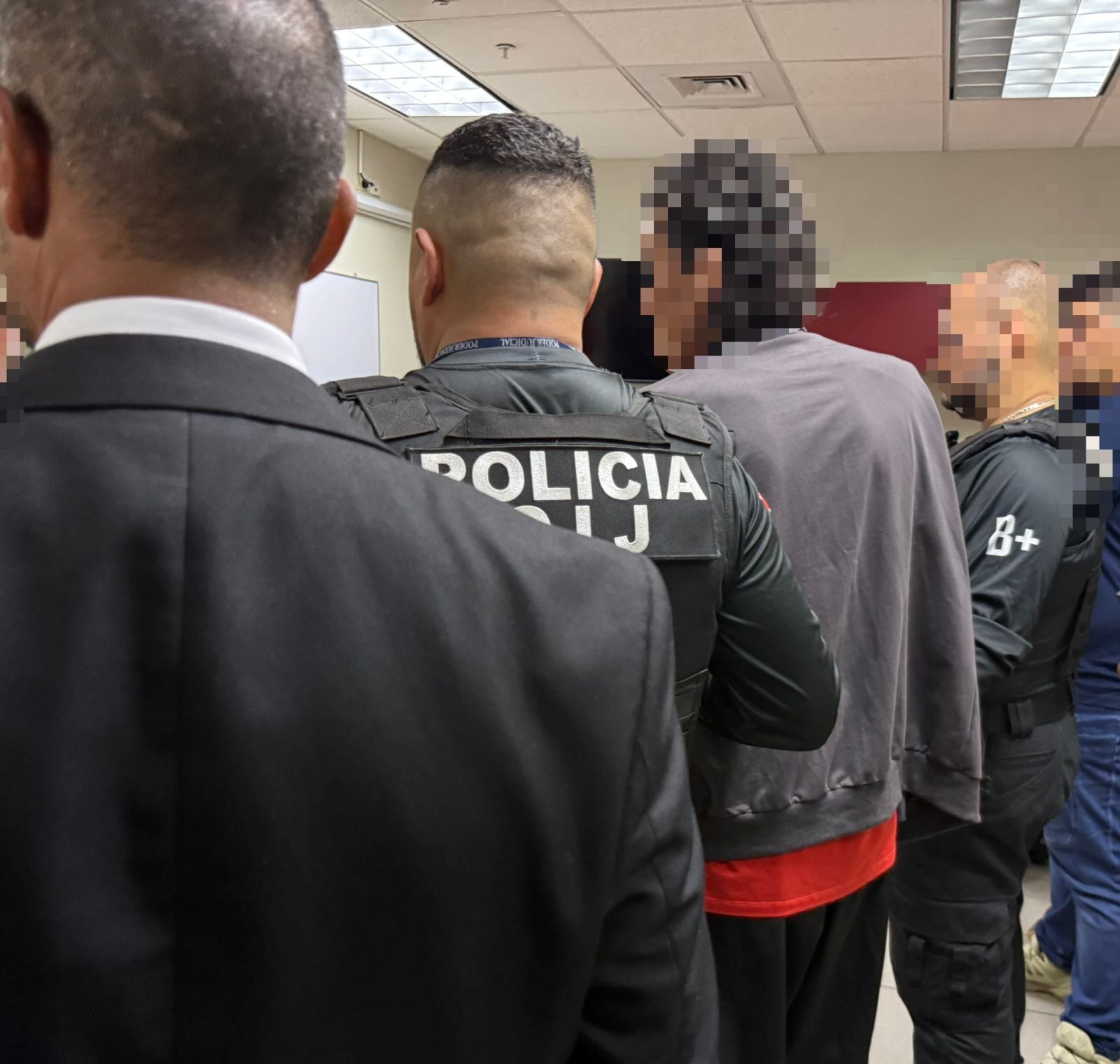 Johnny Angulo Fernández, alias John Cadenas, fue extraditado este lunes hacia Italia. Agentes del OIJ hicieron la entrega a homólogos de ese país europeo.